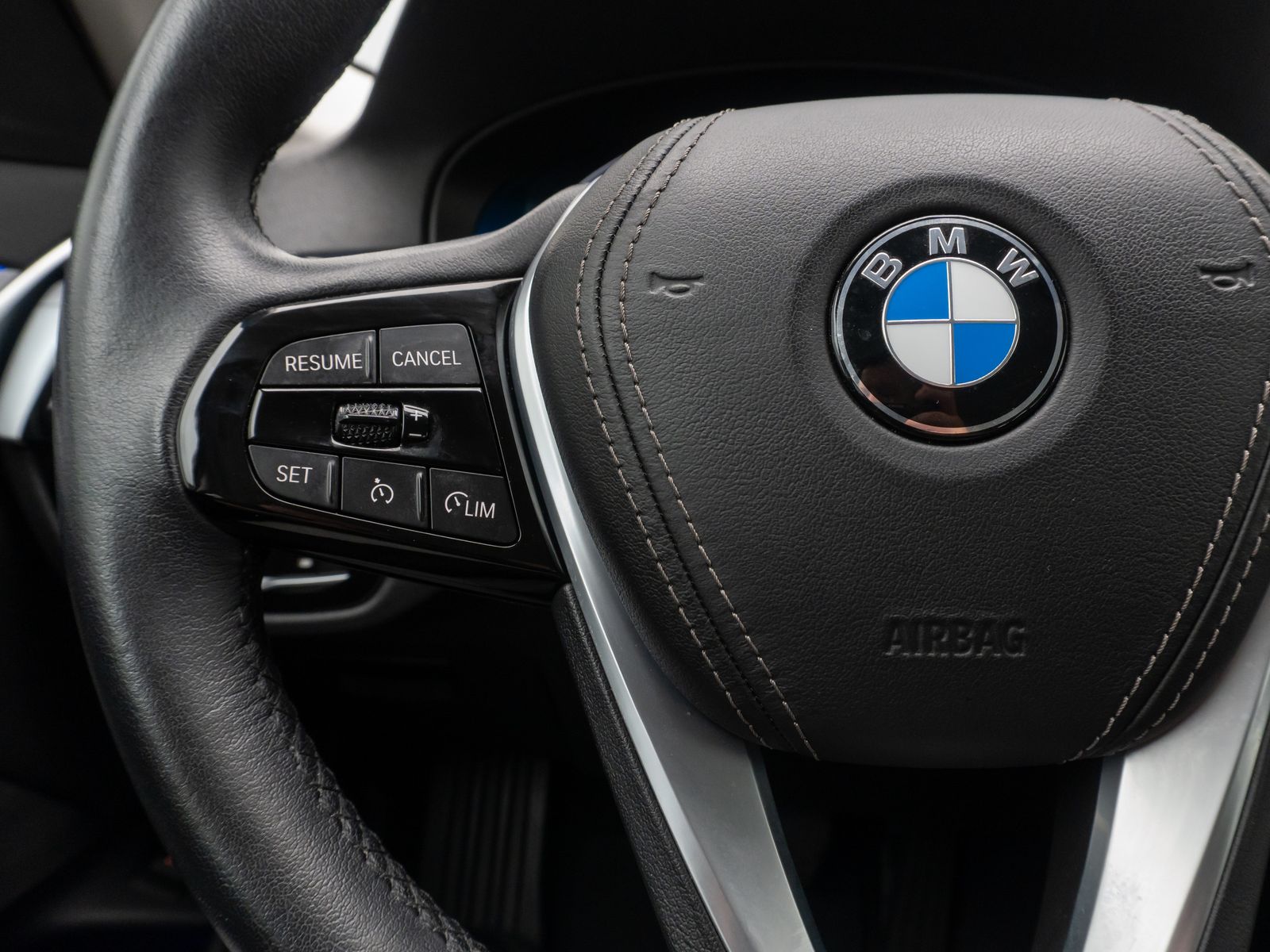Fahrzeugabbildung BMW 520d xD  DAB Laser HUD Kamera AHK ALarm Komfort