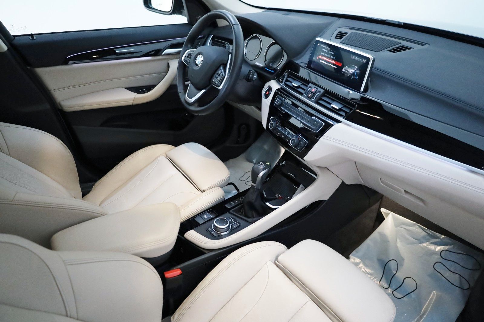 Fahrzeugabbildung BMW X1 xDrive 25 e Sport Line,Leder,Navi,LED,SH, +WR