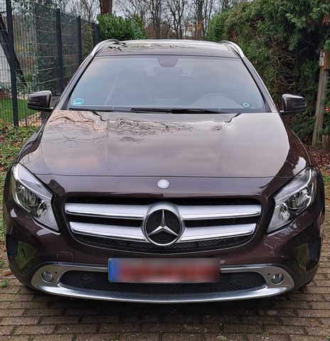 Mercedes-Benz Mercedes GLA250 4Matic aus 10/2014