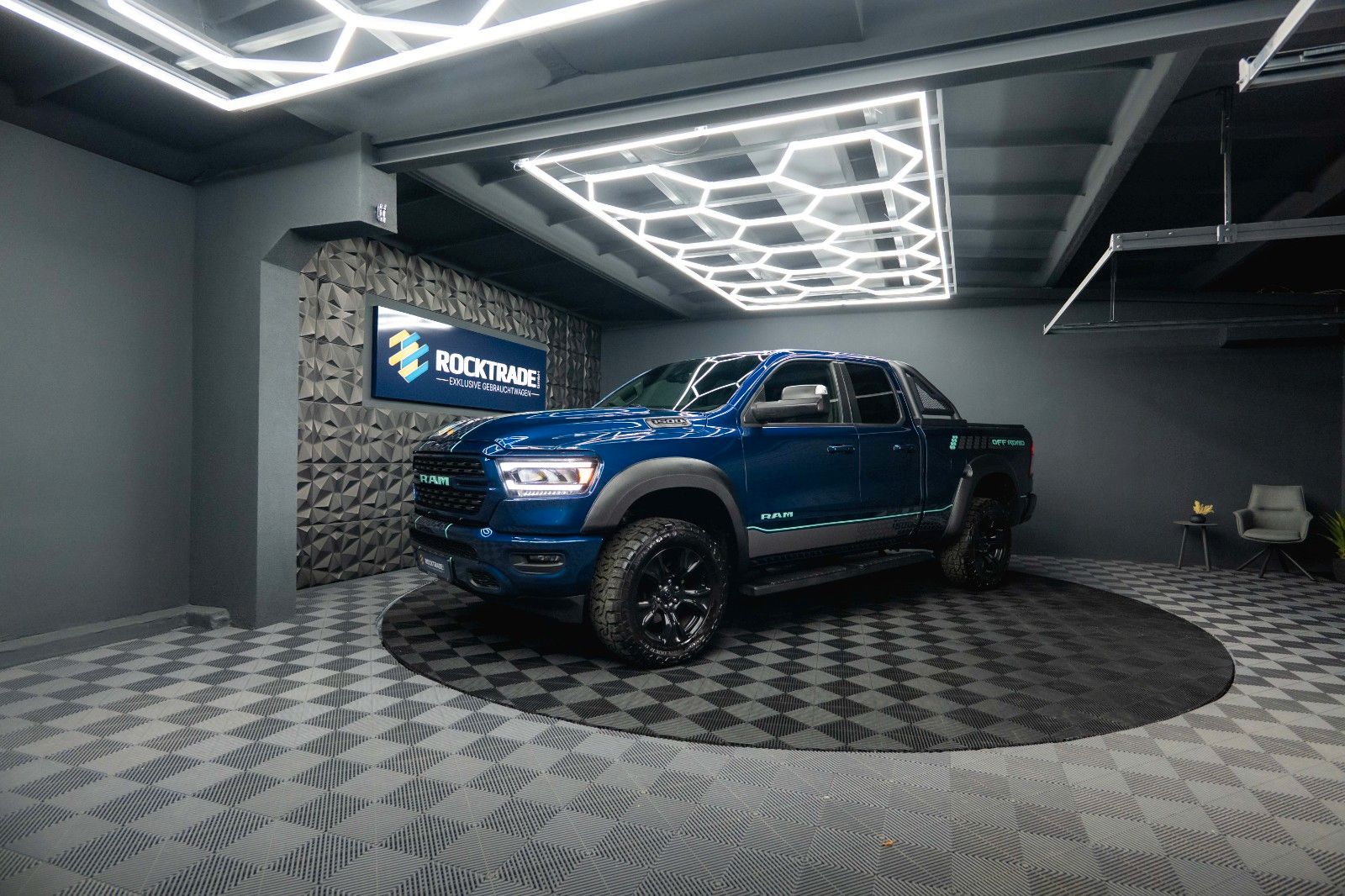 Fahrzeugabbildung Dodge RAM 5.7 V8 HEMI 4x4 BLUE EDITION Offroad LONGBED
