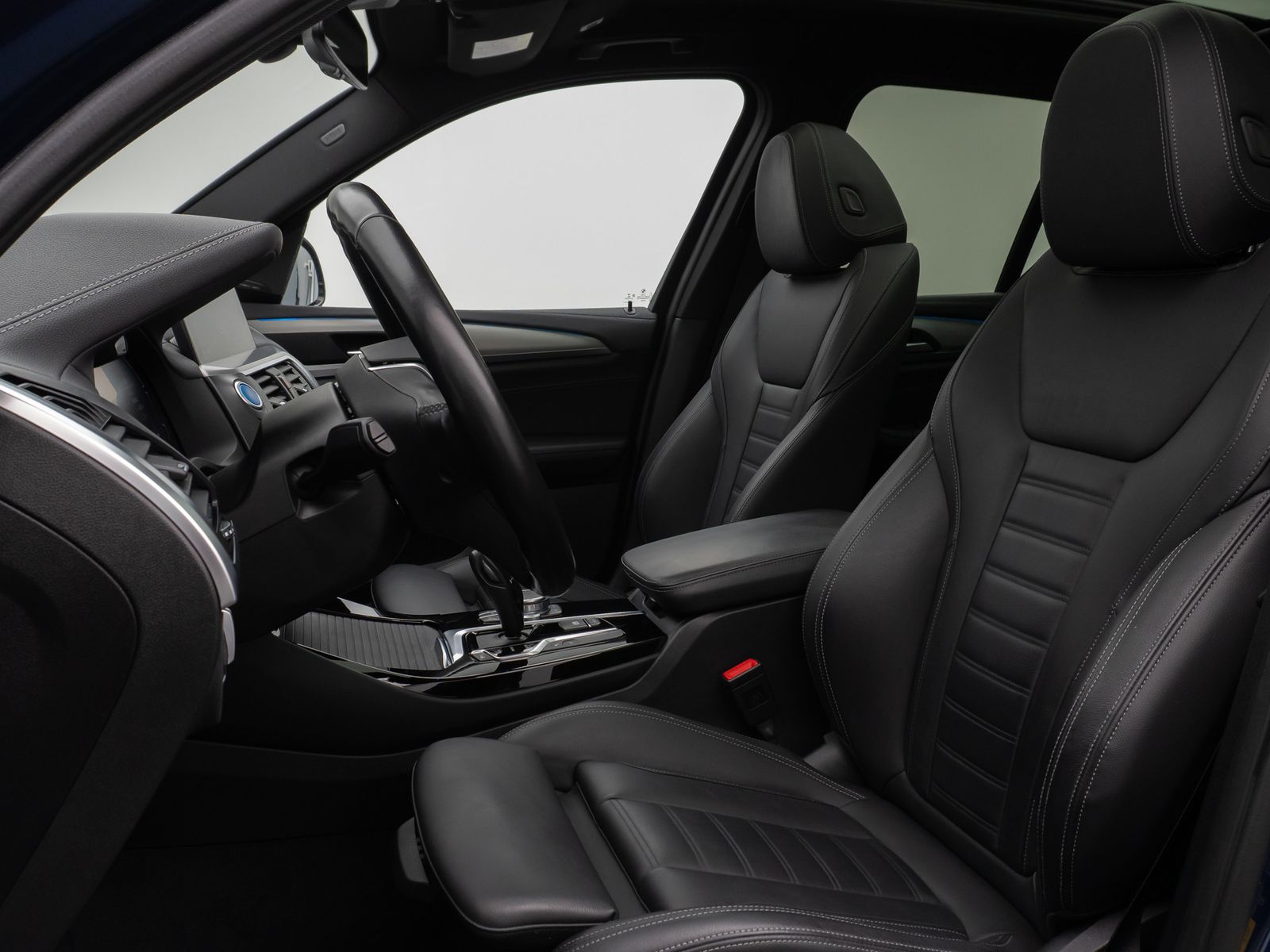 Fahrzeugabbildung BMW iX3 Impressive Panorama 360°HUD DAB H/K AHK Komf