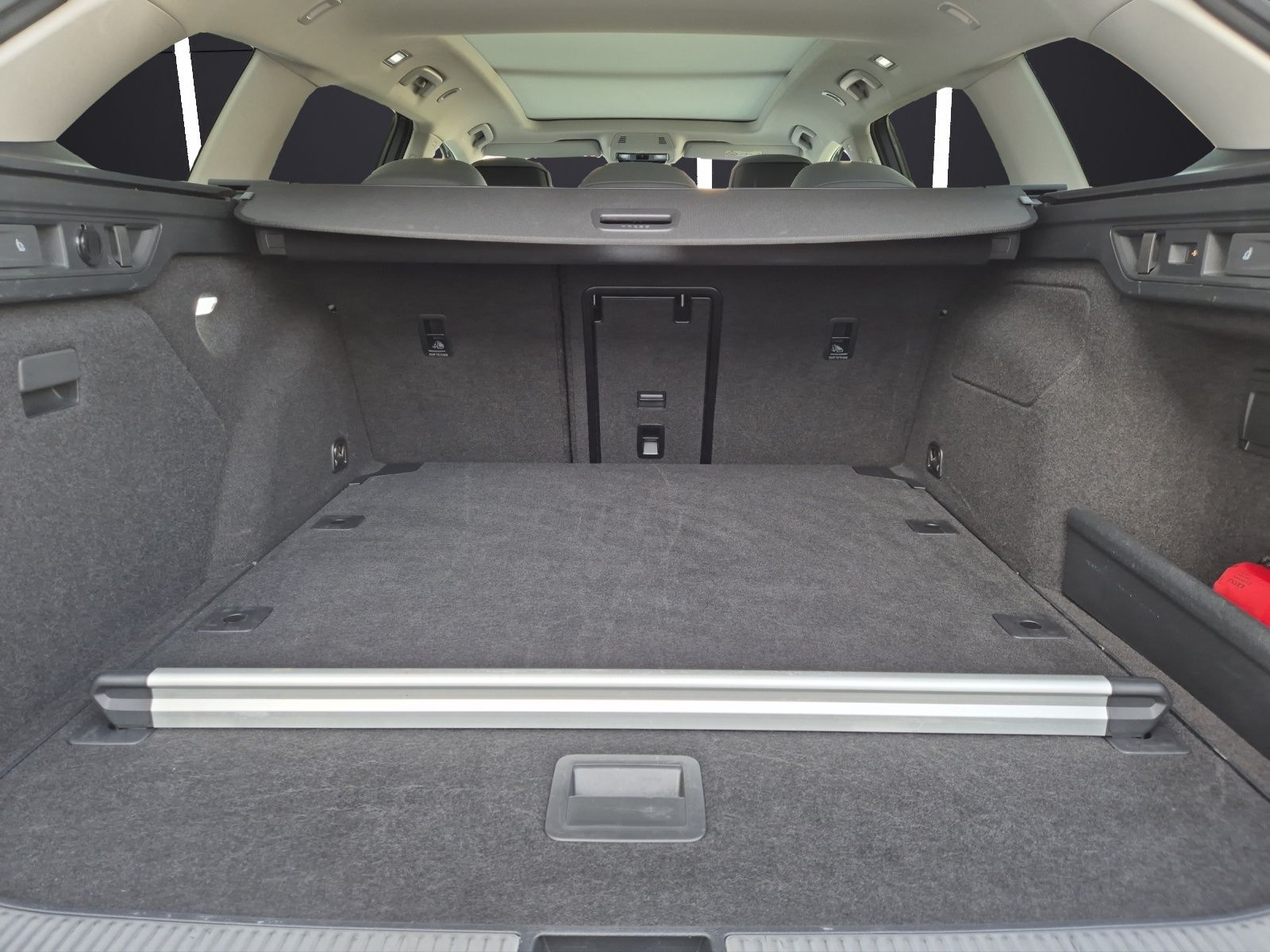 Fahrzeugabbildung Volkswagen Passat TDI Elegance DSG Matrix STH AHK Navi Pano
