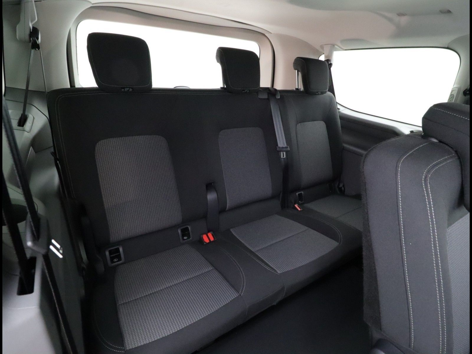 Volkswagen T7 Caravelle - Bild 8