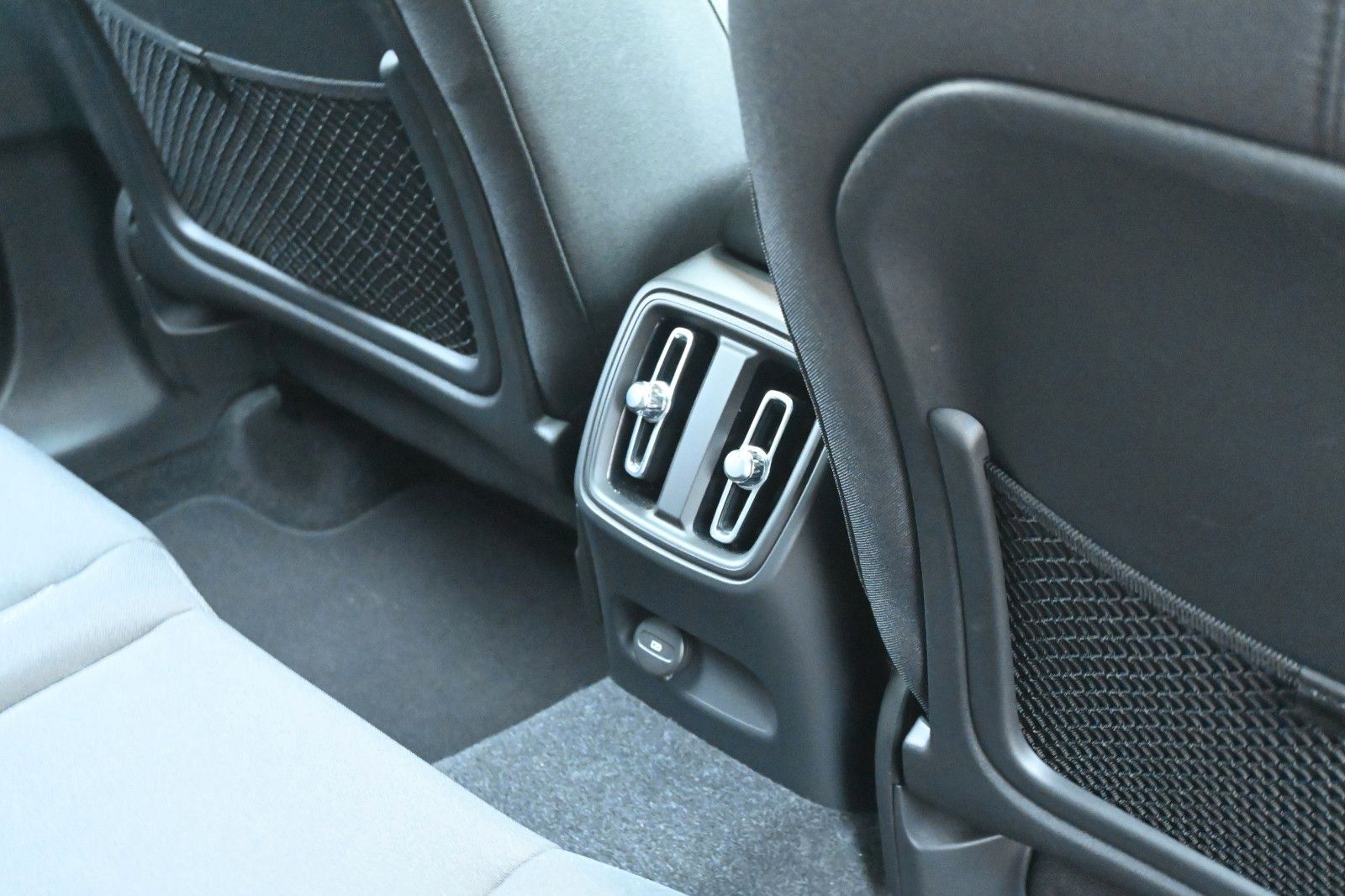 Fahrzeugabbildung Volvo C40 Twin AWD Ultimate 360°PANO°Stdhzg