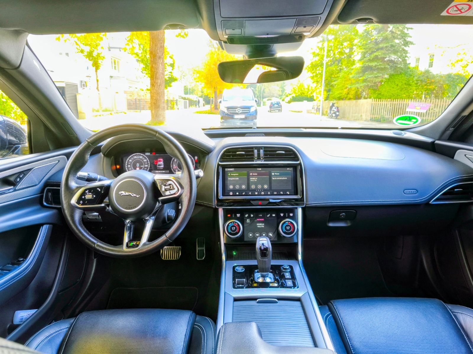 Jaguar XE P250 R-DYNAMIC SE