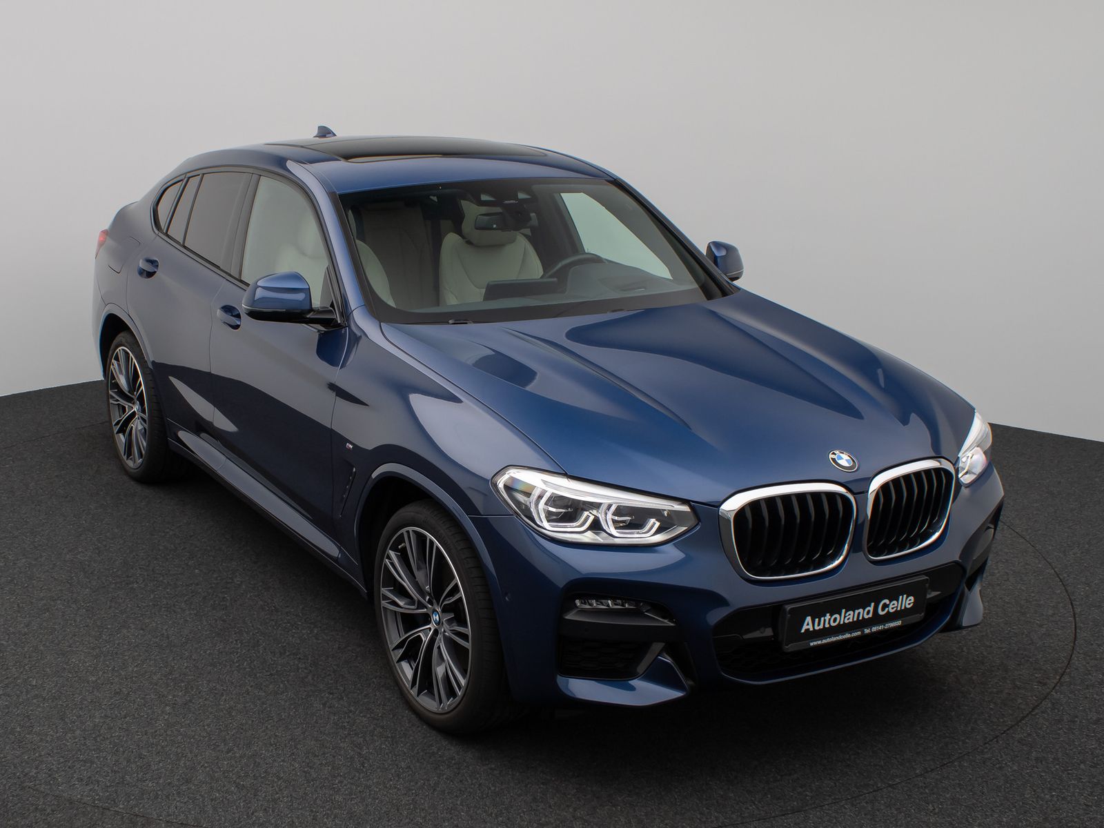 Fahrzeugabbildung BMW X4 xD30d M Sport Panorama Kamera HUD H/K AHK 21"