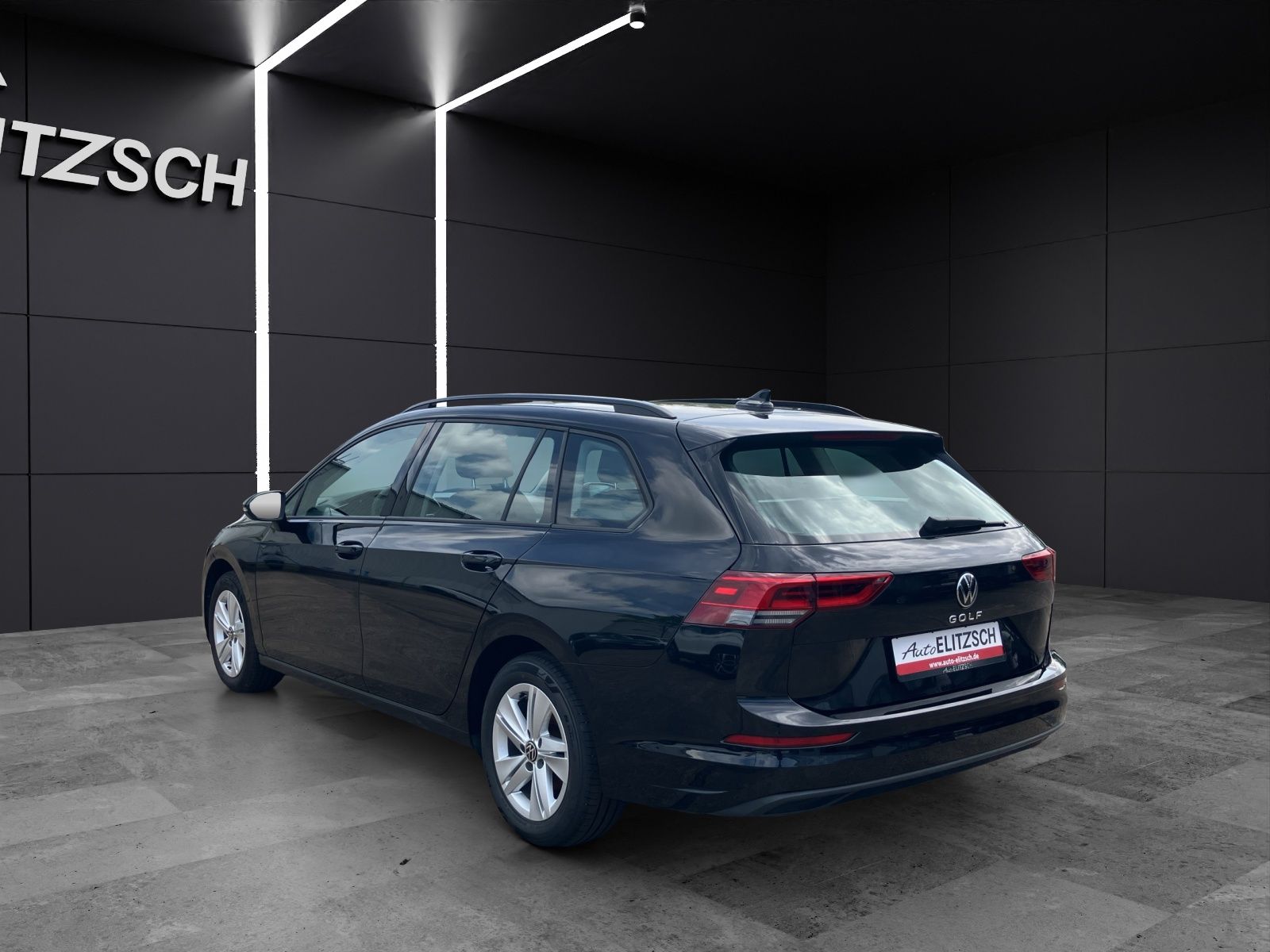 Fahrzeugabbildung Volkswagen Golf VIII Variant TDI Life LED Navi ACC AHK SHZ