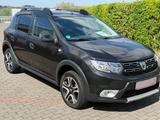 Dacia Sandero II Stepway Celebration 1Hand 90 PS - Dacia Sandero: Schwarz, Stepway
