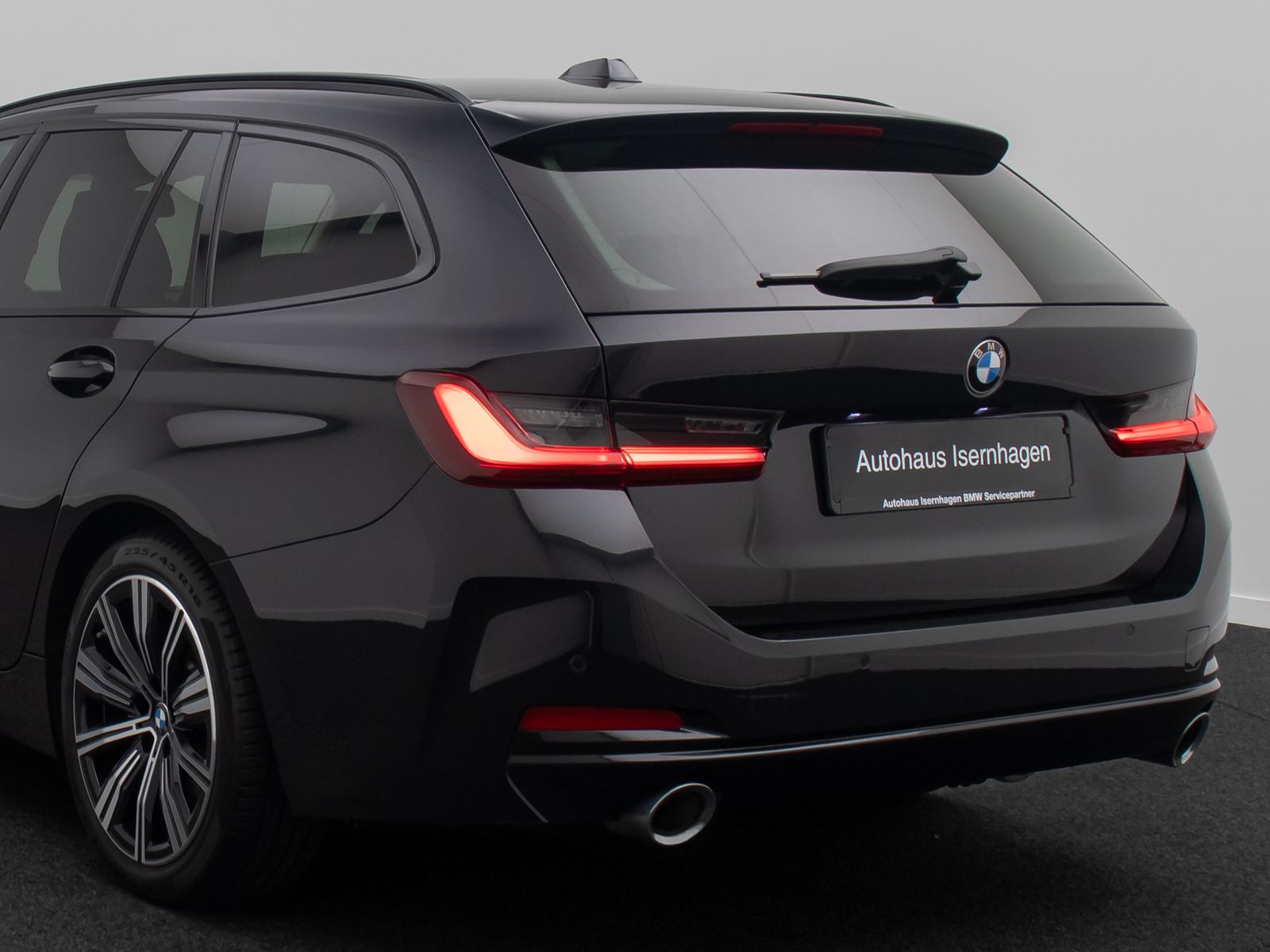 Fahrzeugabbildung BMW 330d H/K GeschwindigReg AHK DAB Widscreen 18Zoll