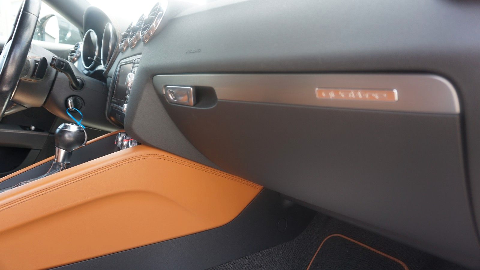 Fahrzeugabbildung Audi TT Roadster 2.0 TFSI quattro,Leder,Navi,Xenon,SH