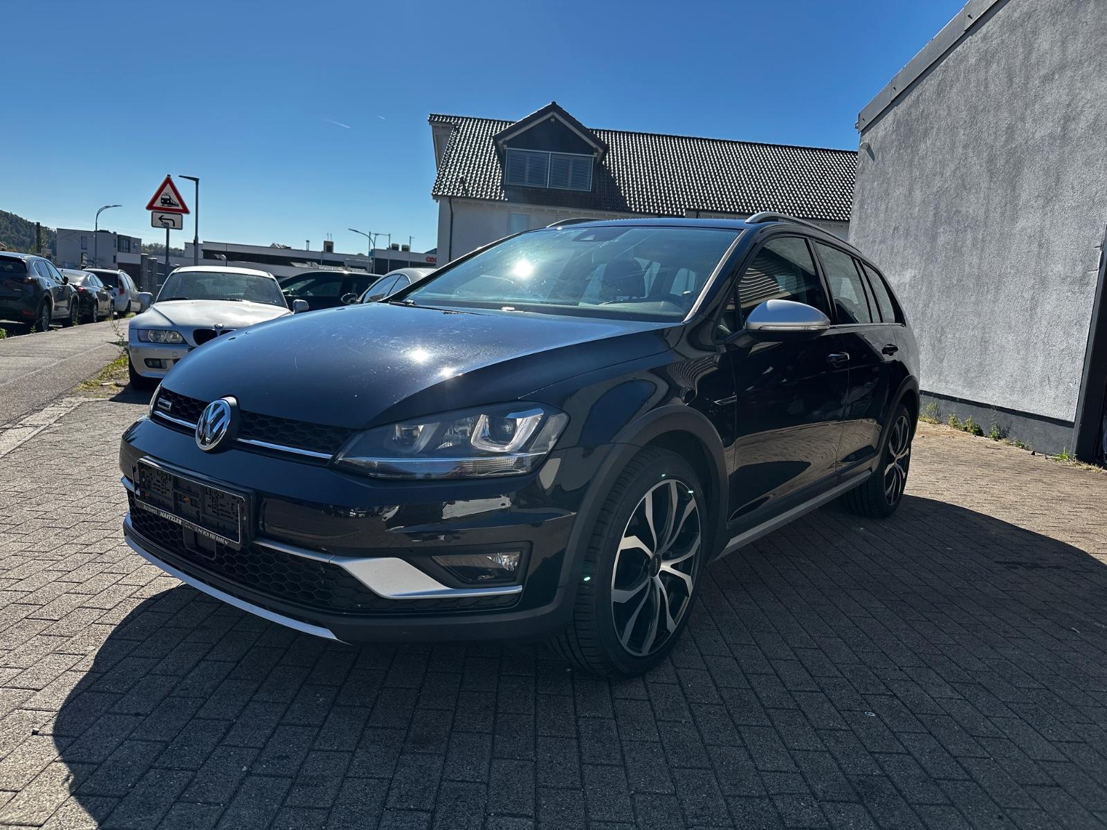 Volkswagen Golf VII Alltrack Variant 4Motion AHK/Pano/DSG