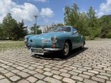 Volkswagen Karmann Ghia - blaue Volkswagen Karmann Ghia