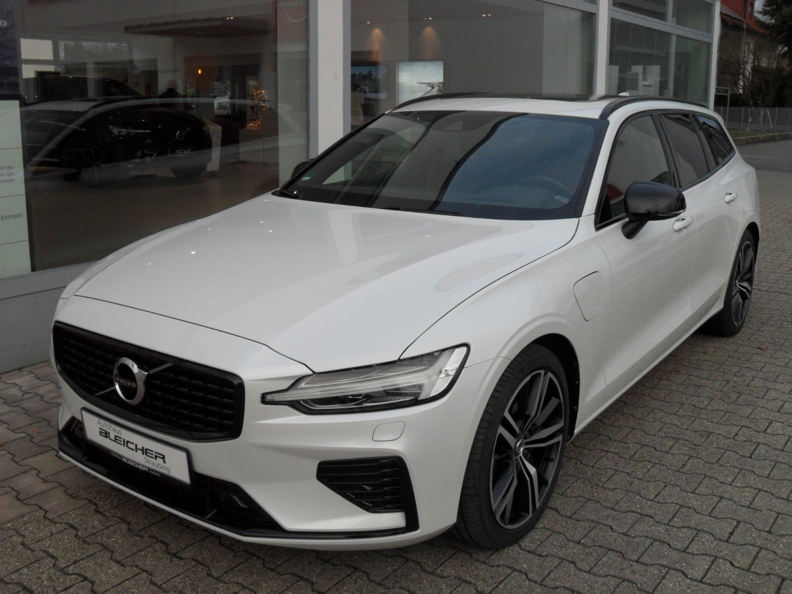 Fahrzeugabbildung Volvo V60 T8 R Design | AWD