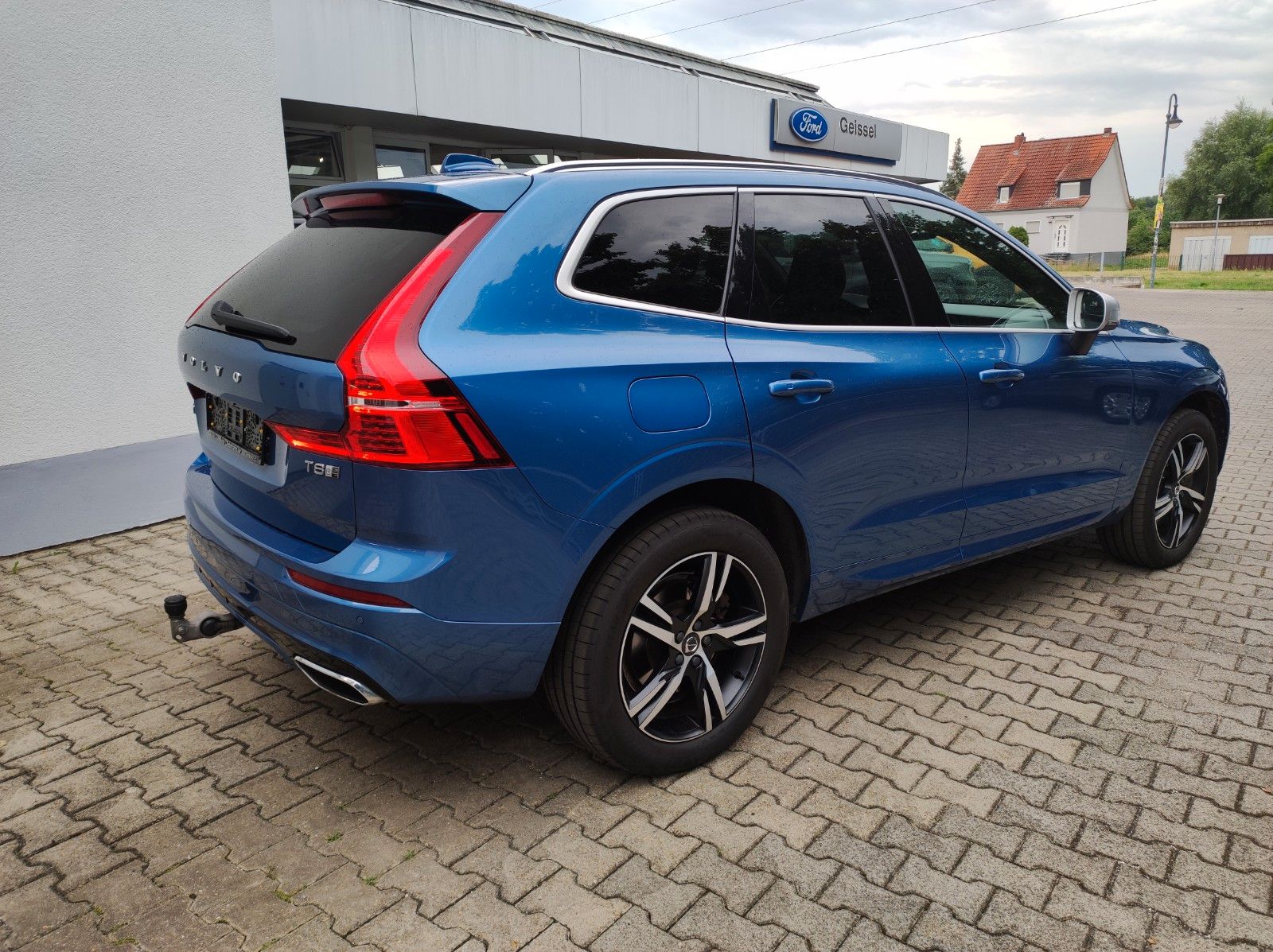 Volvo XC60 R Design PHEV AWD PANO Leder AHK LED Autom foto 3