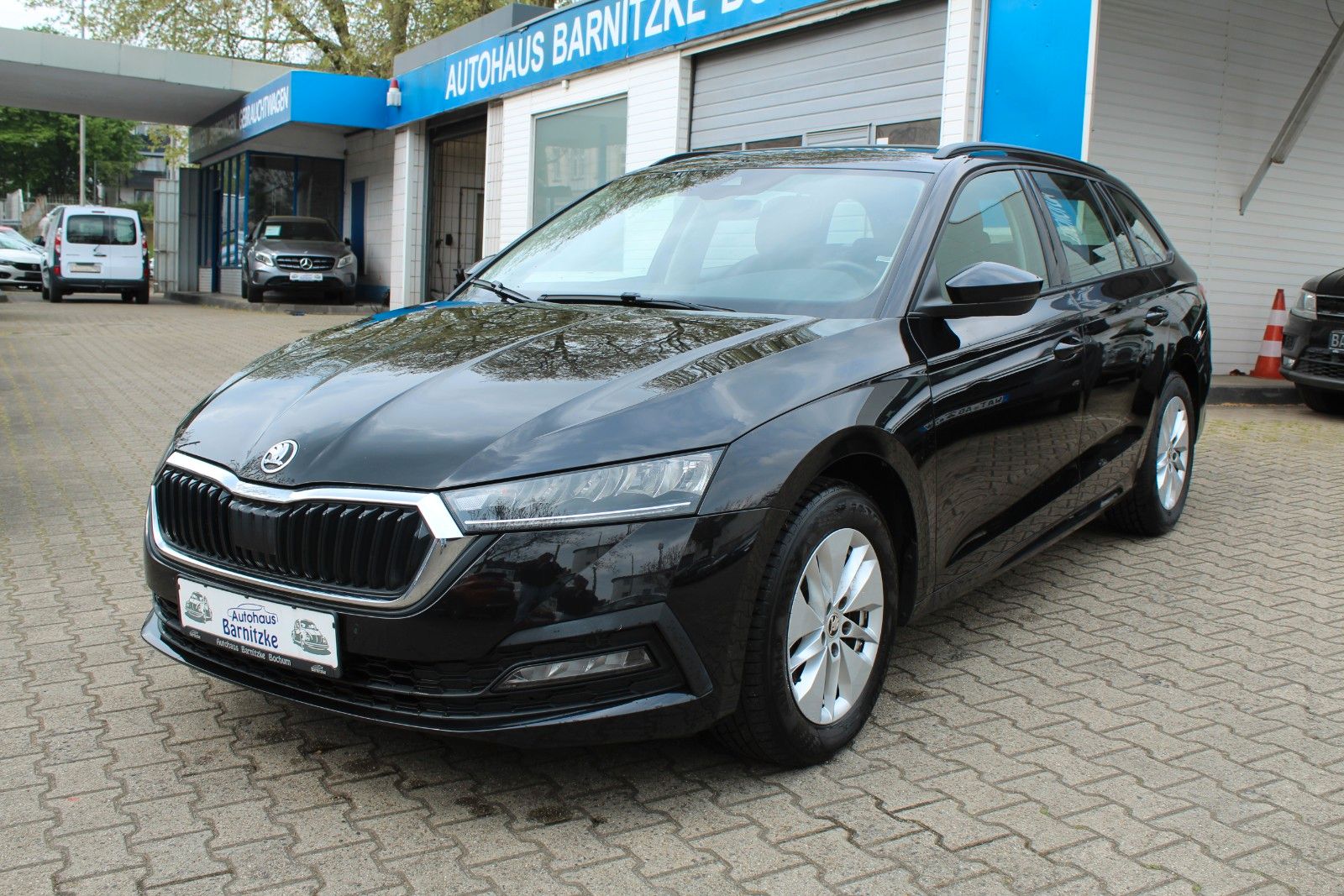 Skoda Octavia Combi Ambition * LED * Navi * AHK * DAB imagem 3