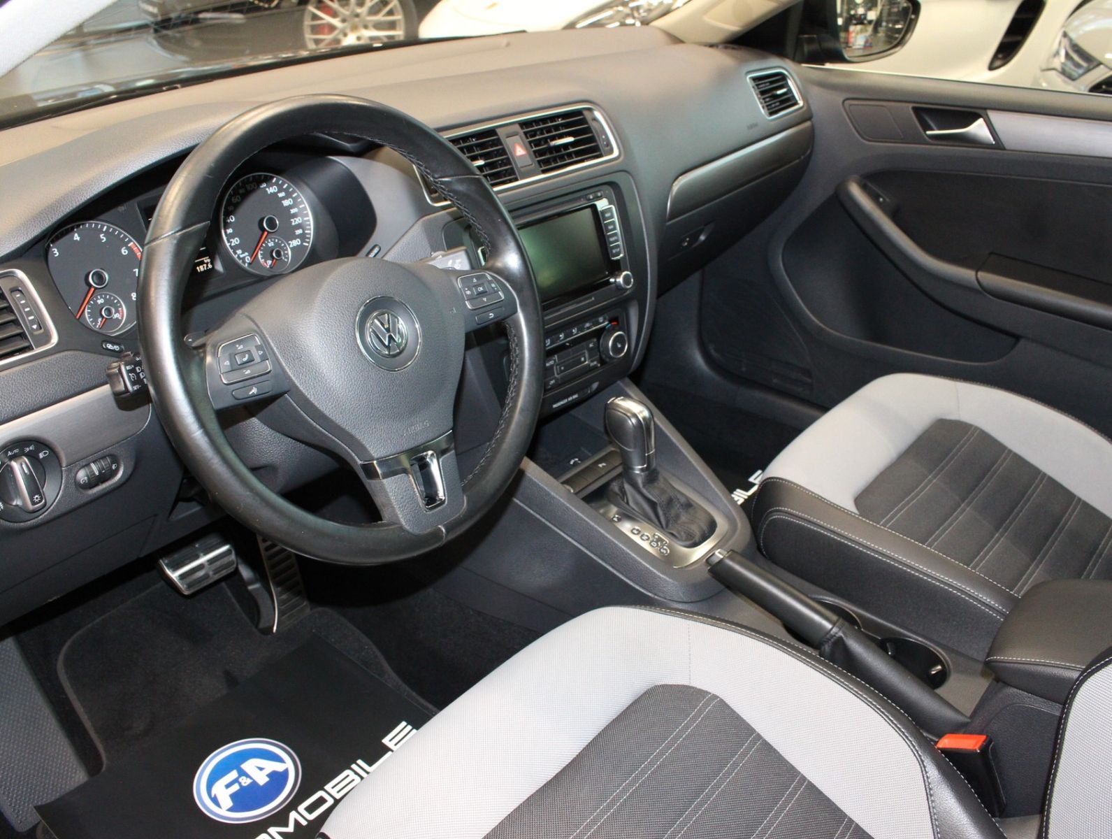 Fahrzeugabbildung Volkswagen Jetta 2.0 TSI DSG Highline