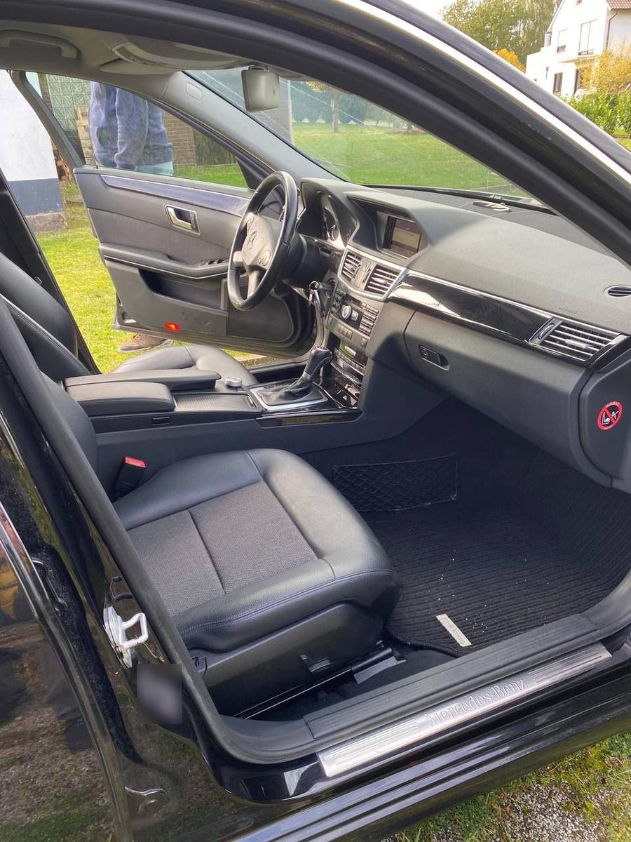 Mercedes-Benz E200 2011 — photo 8