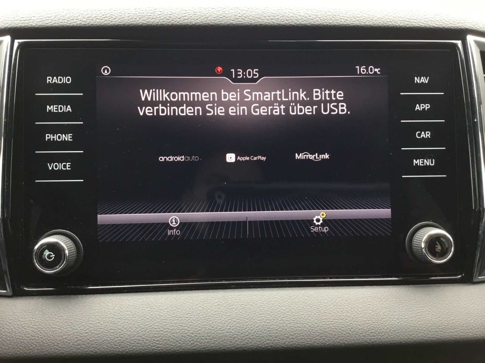 Fahrzeugabbildung SKODA Karoq 2.0 TDI Style 4x4+LED+AHK+18"+Navi