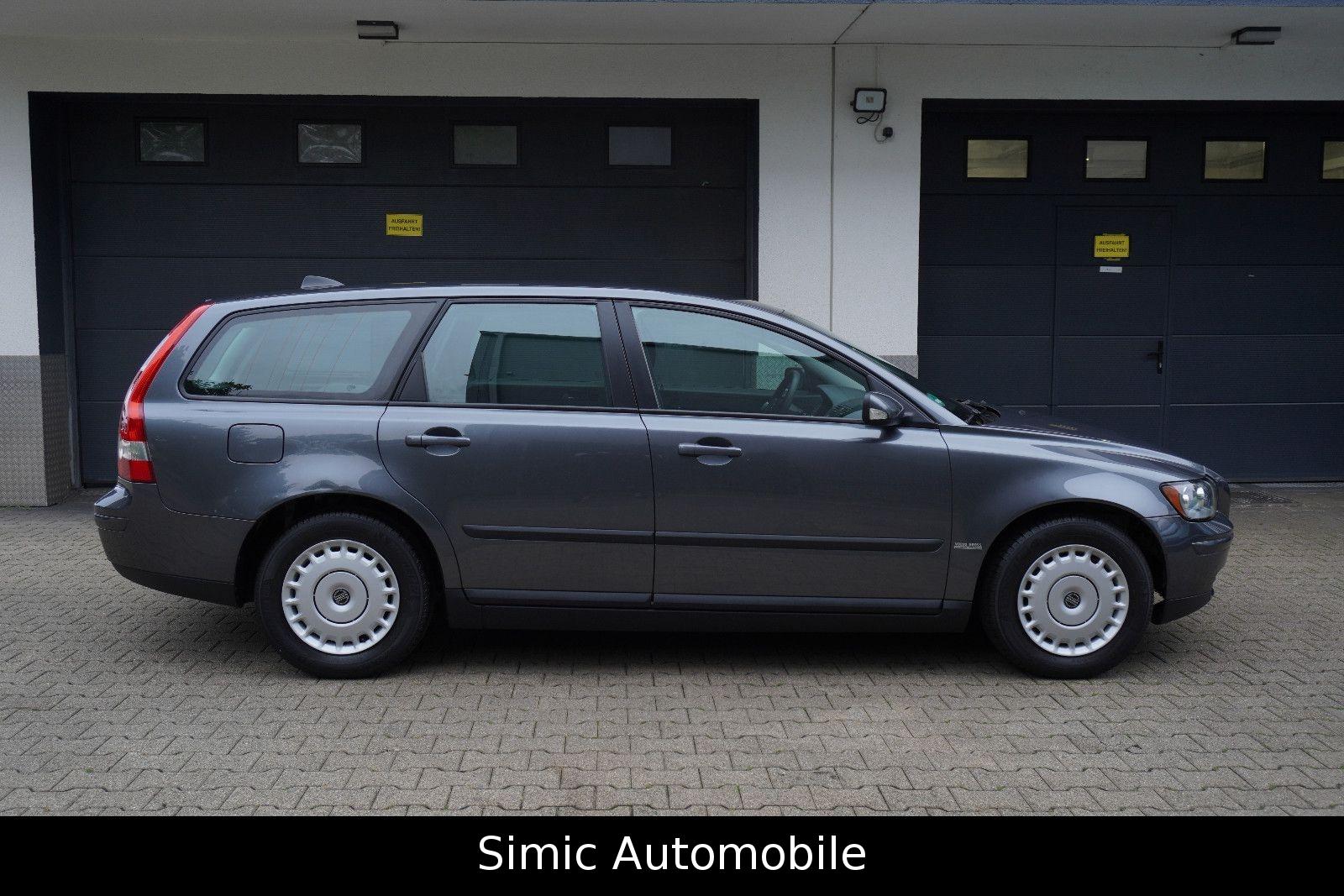 Volvo V50 2005 — rear view