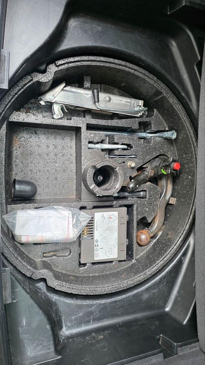Audi A4 2004 — photo 7