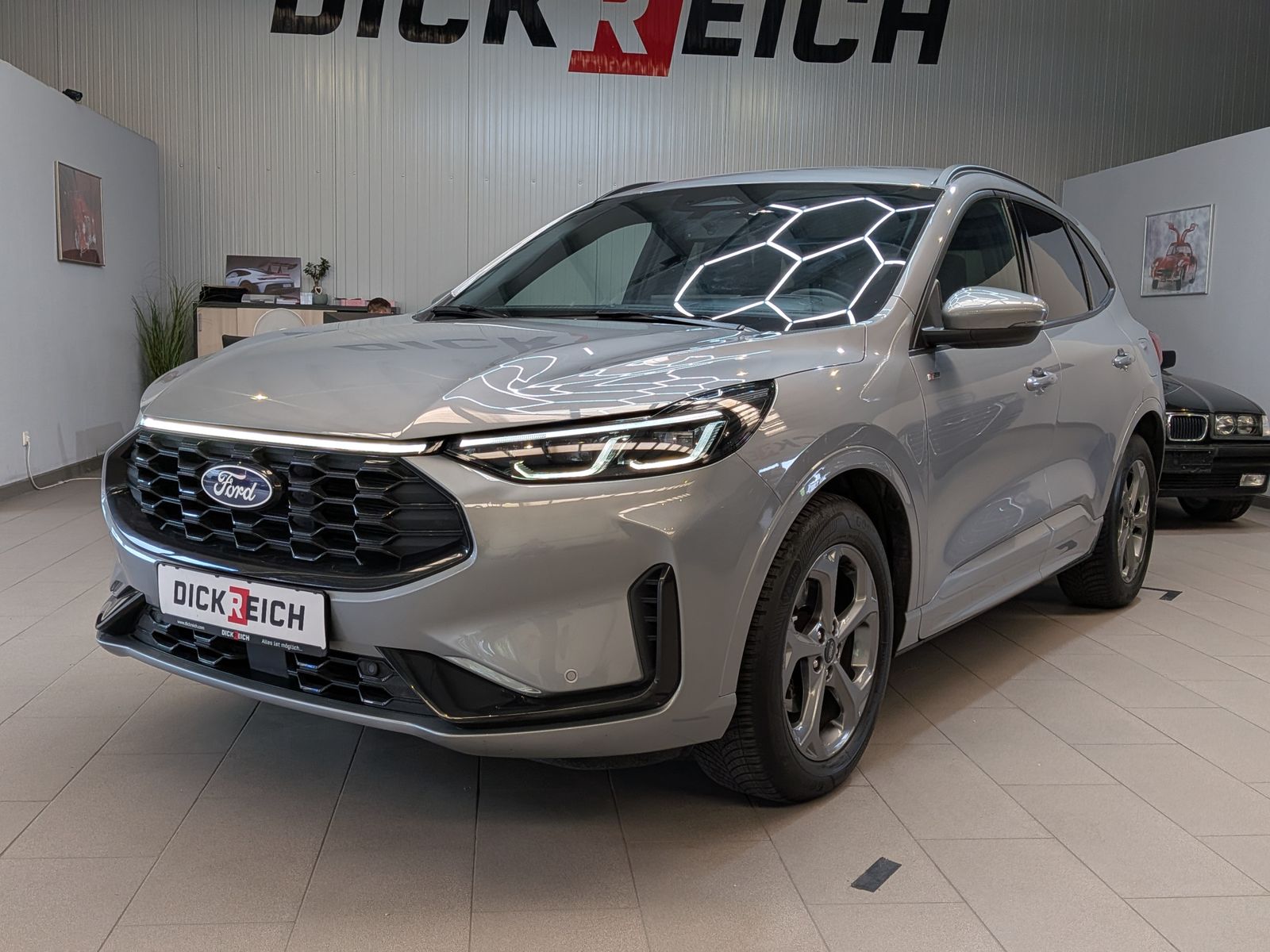 Fahrzeugabbildung Ford Kuga ST-Line X 1.5 EB Matrix HUD B&O ACC 360°