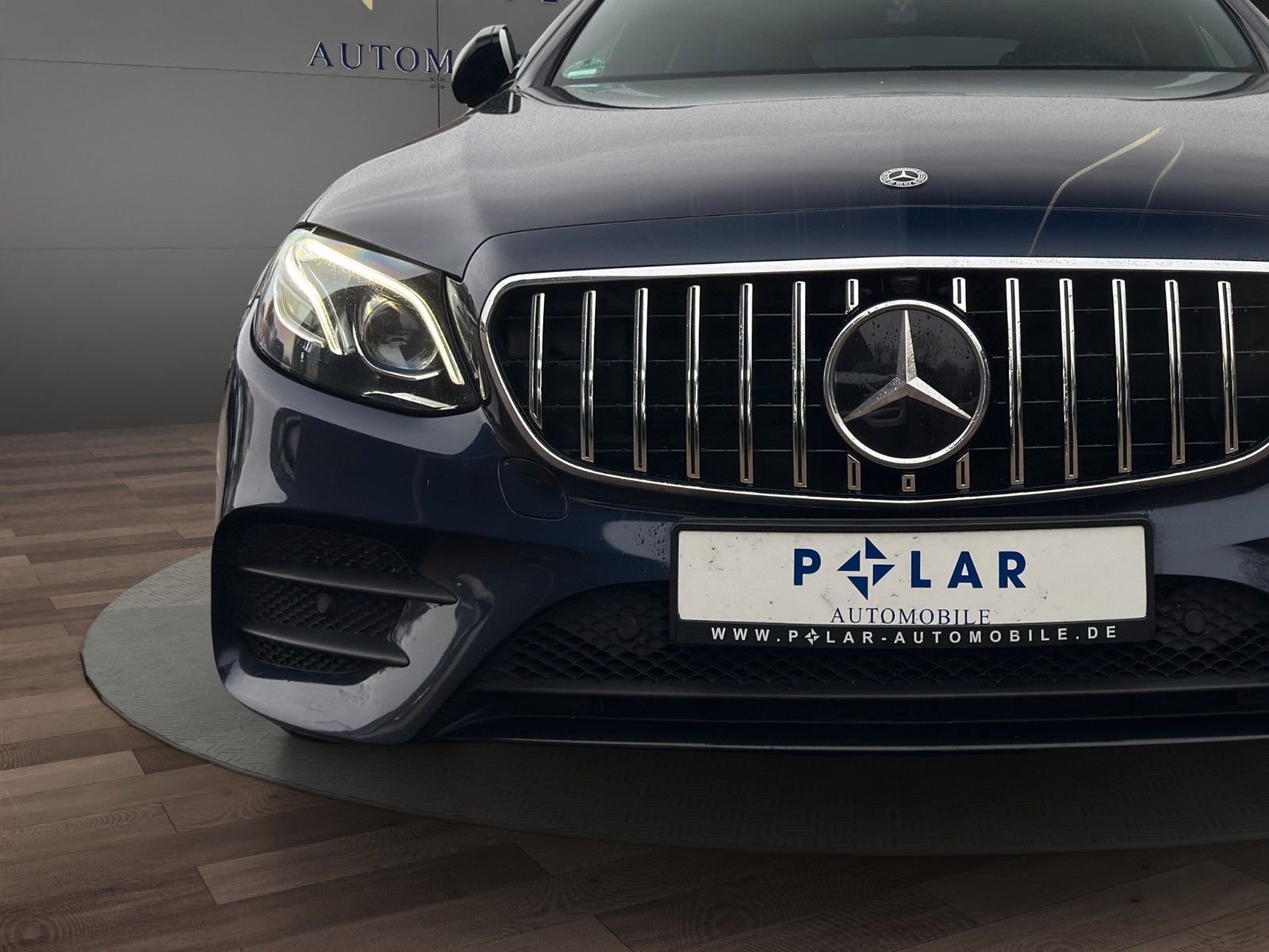 Fahrzeugabbildung Mercedes-Benz E 300de  AMG-Line/MBeam/Burmester/S-Dach