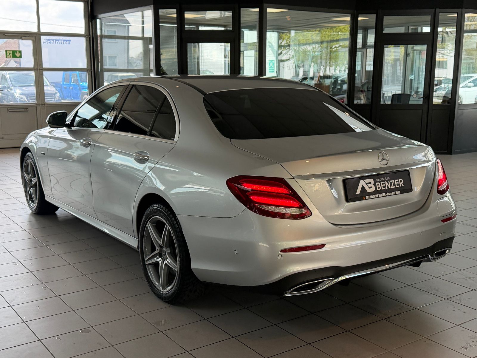 Fahrzeugabbildung Mercedes-Benz E 300 de/AMG/HEAD-UP/VIRTUAL/AMBIENTE/BURMESTER/