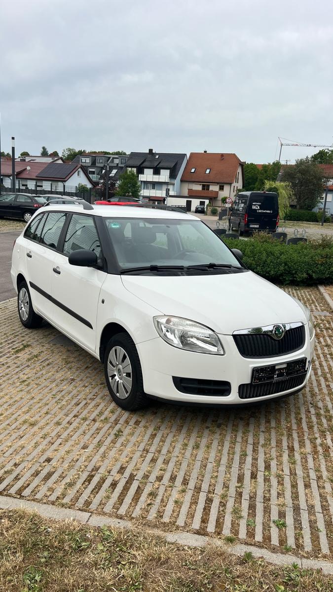 Skoda Fabia Combi Cool Edition AHK Klima Tüv 4/28