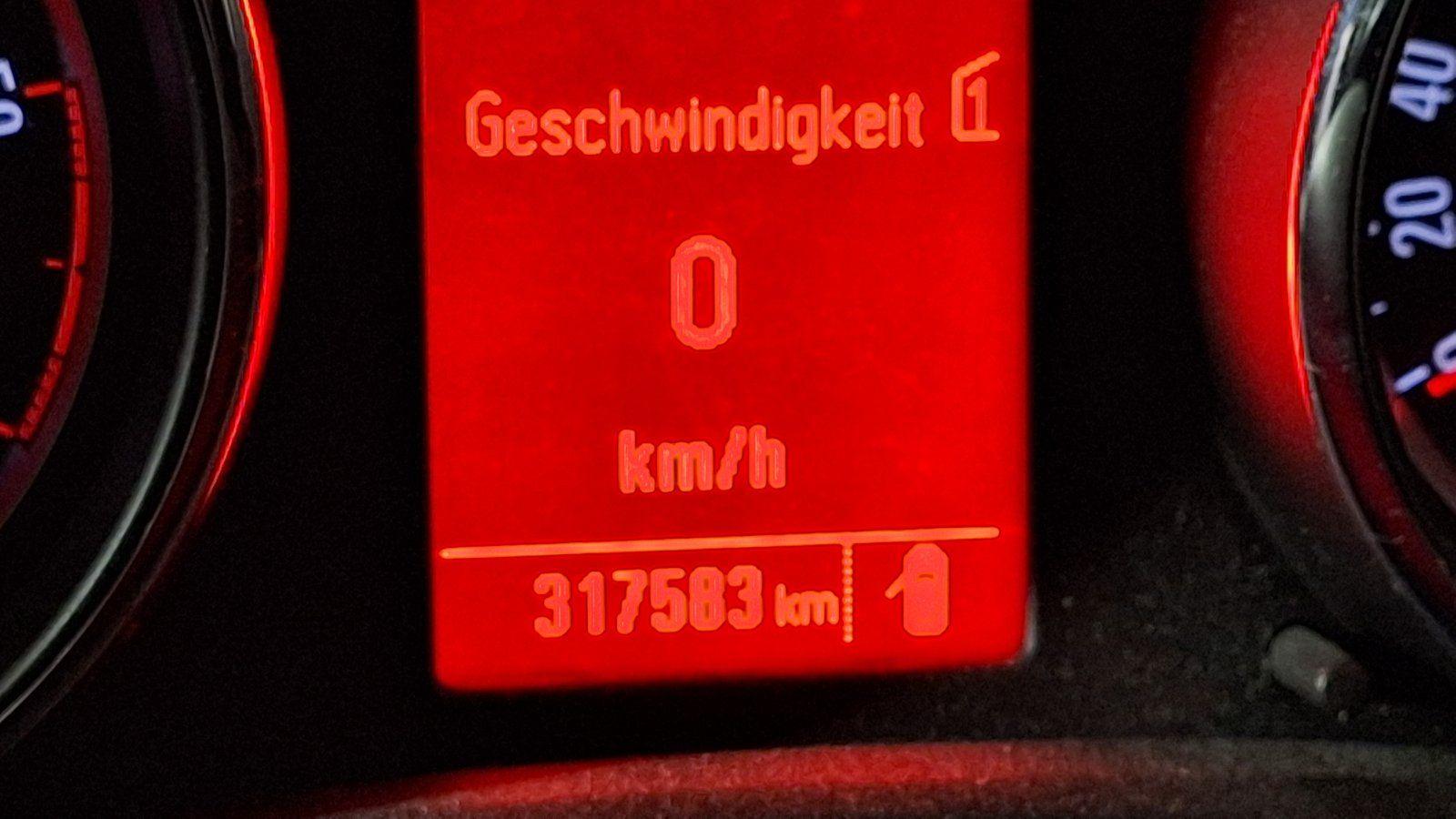 Opel Astra 2013 — photo 11