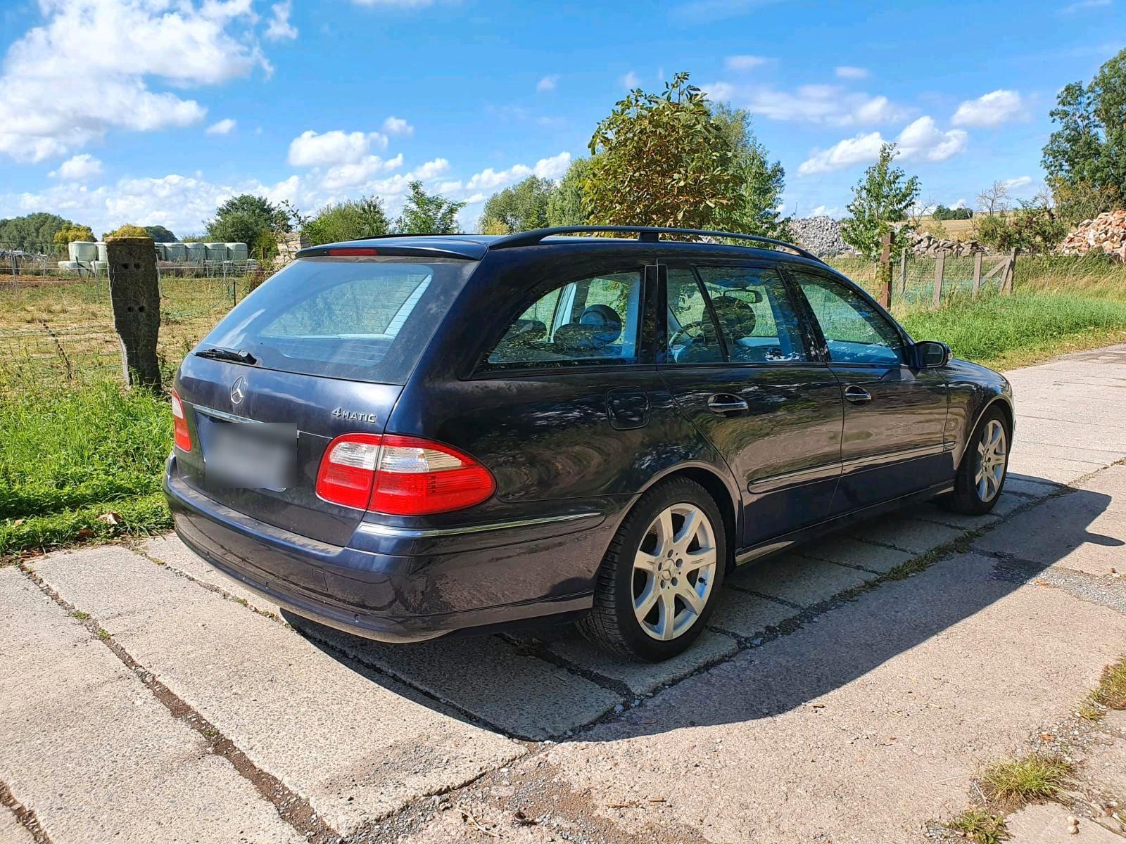 Mercedes-Benz E320 2004 — photo 9