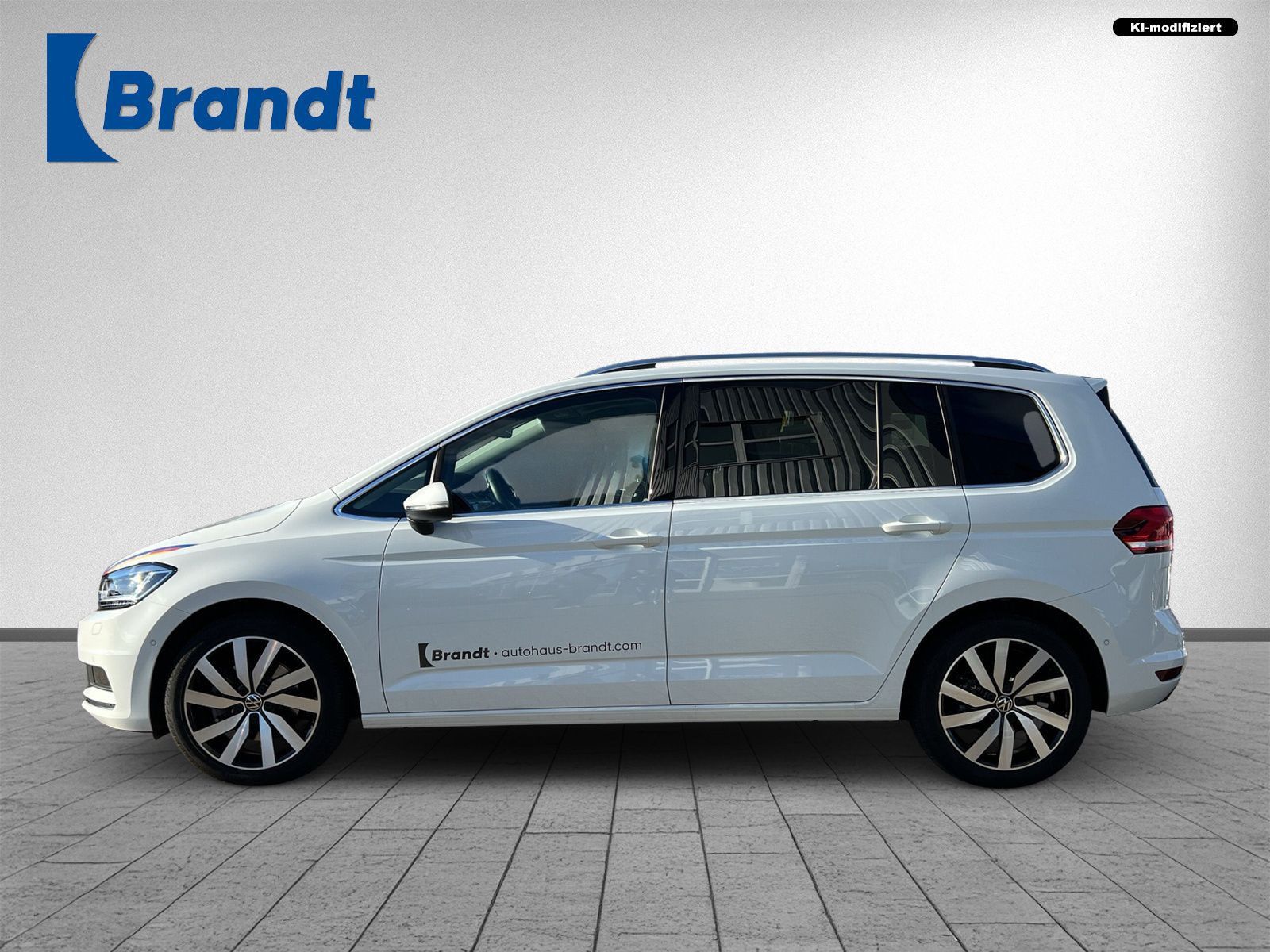 Volkswagen Touran 2.0 TDI Highline DSG LED PANO ACC AHK foto 2