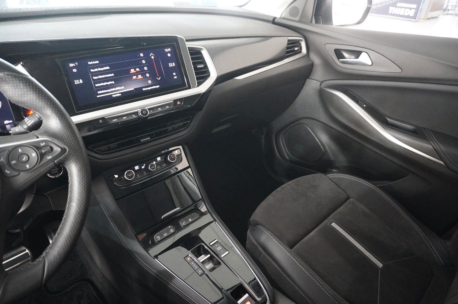 Fahrzeugabbildung Opel Grandland (X) 1.6T GSe HYBRID 4X4 NAVI/LED/SPORT