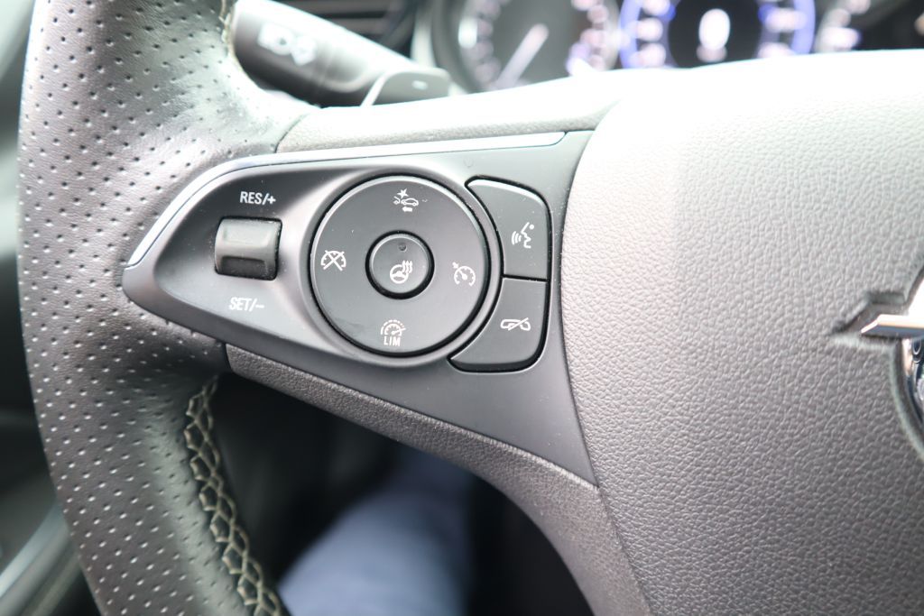 Fahrzeugabbildung Opel Insignia ST GSi 2.0 Turbo+Panorama+HUD+Leder+