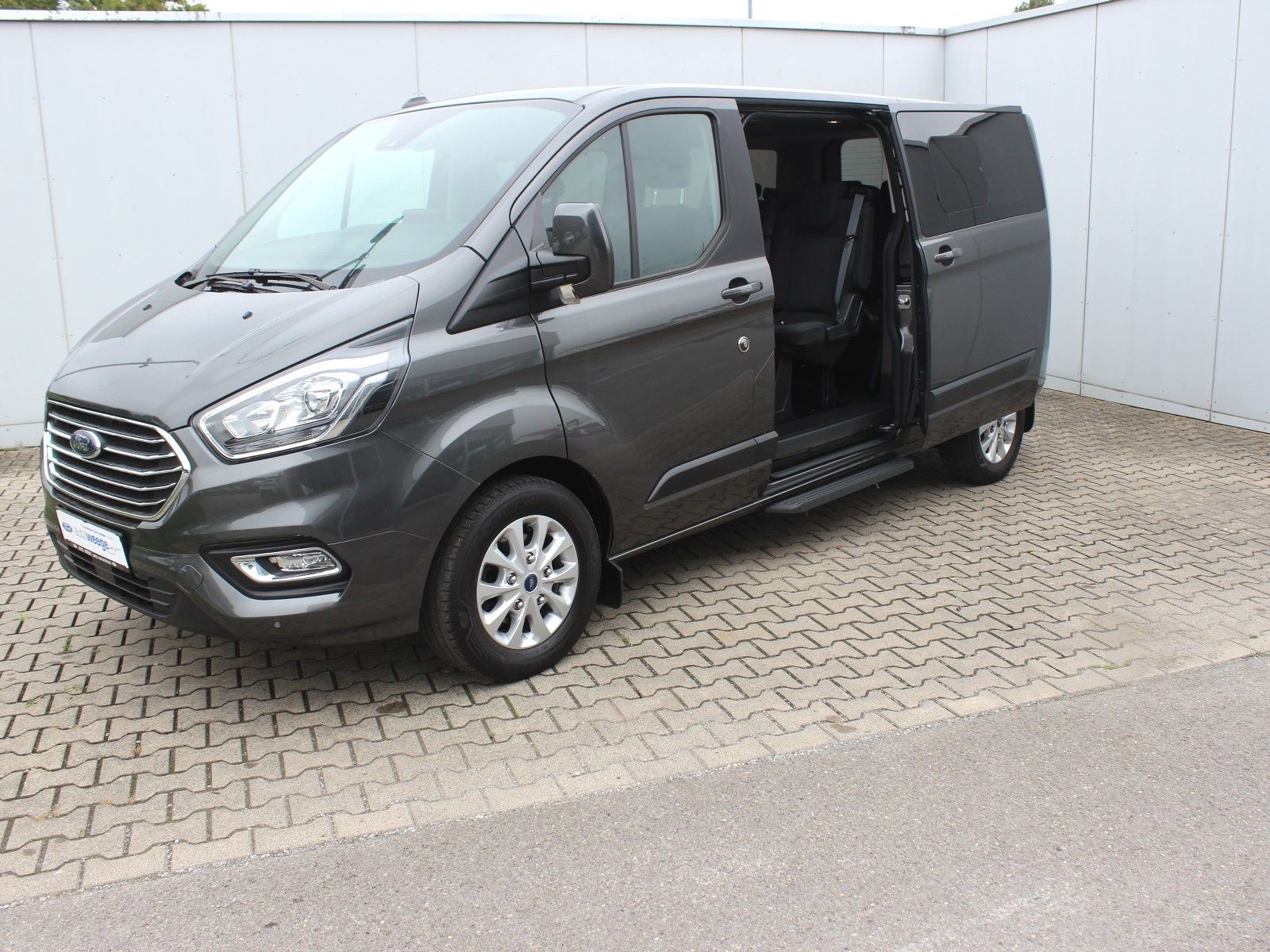 Fahrzeugabbildung Ford Tourneo Custom 320 L2 Tourneo Trend FWD