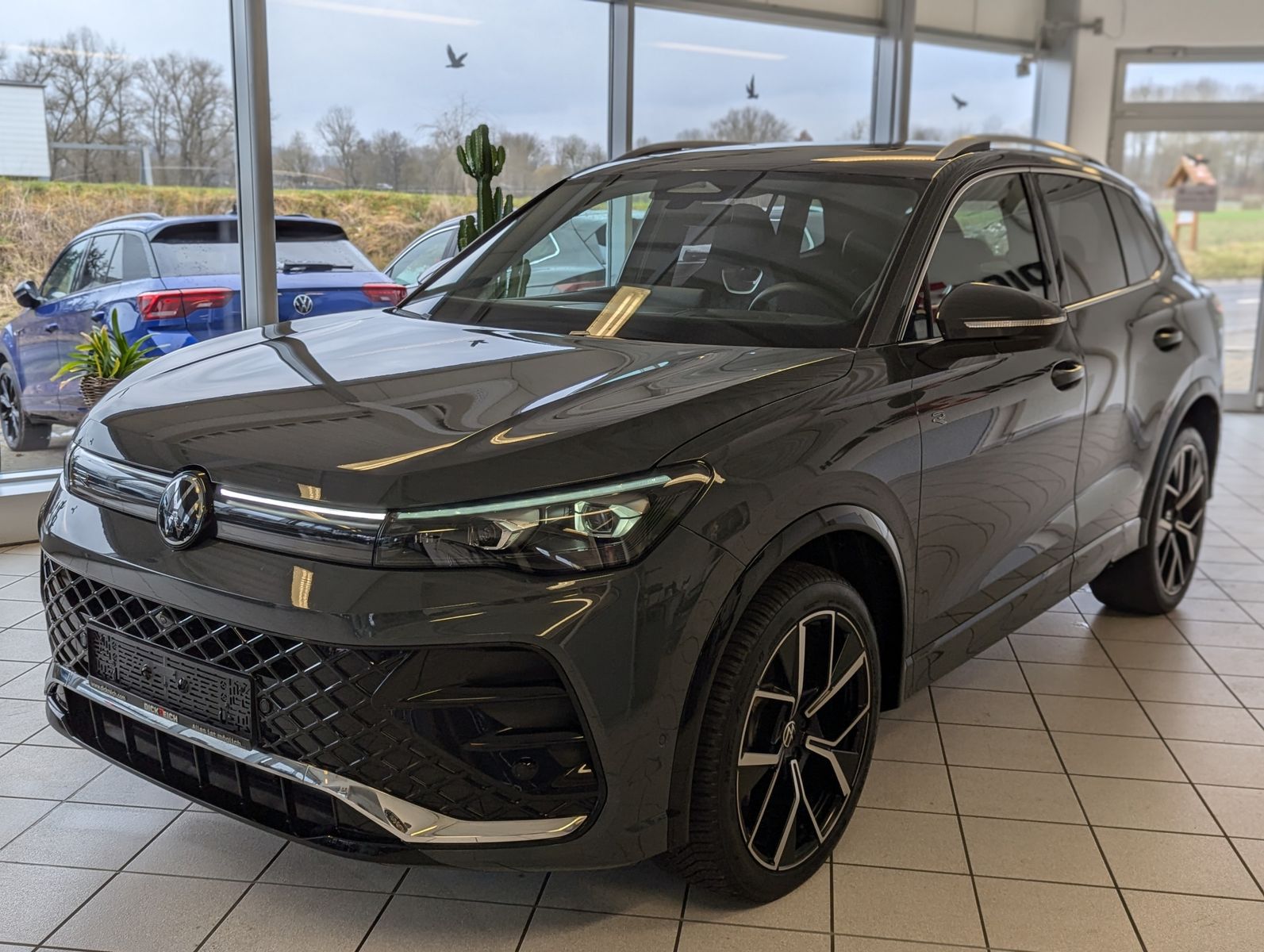 Fahrzeugabbildung Volkswagen Tiguan 2.0TDI R-Line 4M Pano H/K AHK Matrix 20"