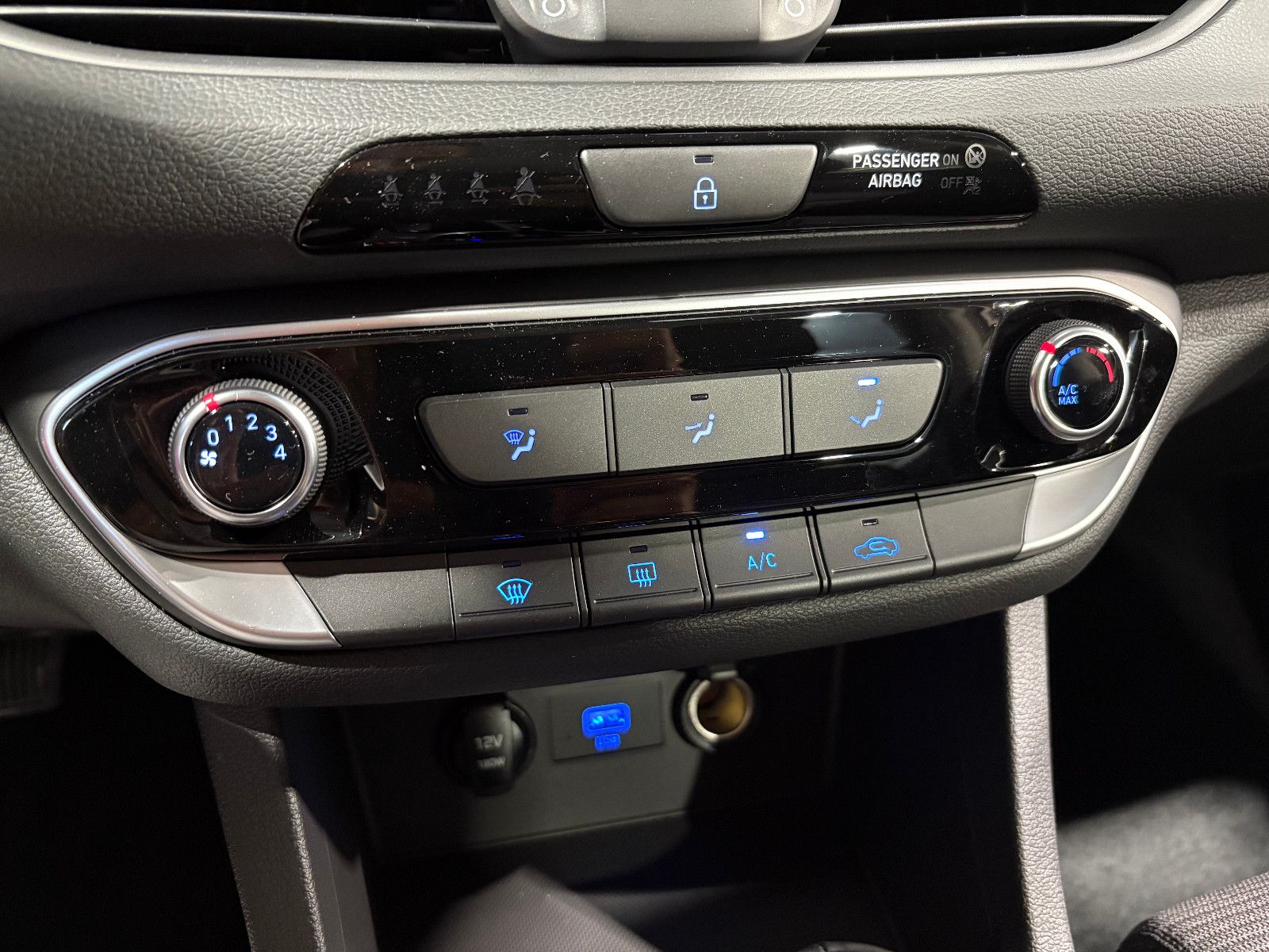 Fahrzeugabbildung Hyundai i30 Select Mild-Hybrid/PDC/DAB/SHZ/KLIMA/TEMPOMA