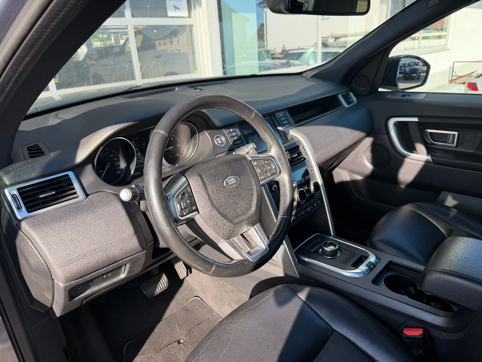 Fahrzeugabbildung Land Rover Discovery Sport SE AWD/PANO/ACC/NAVI/KAMERA/SHZ