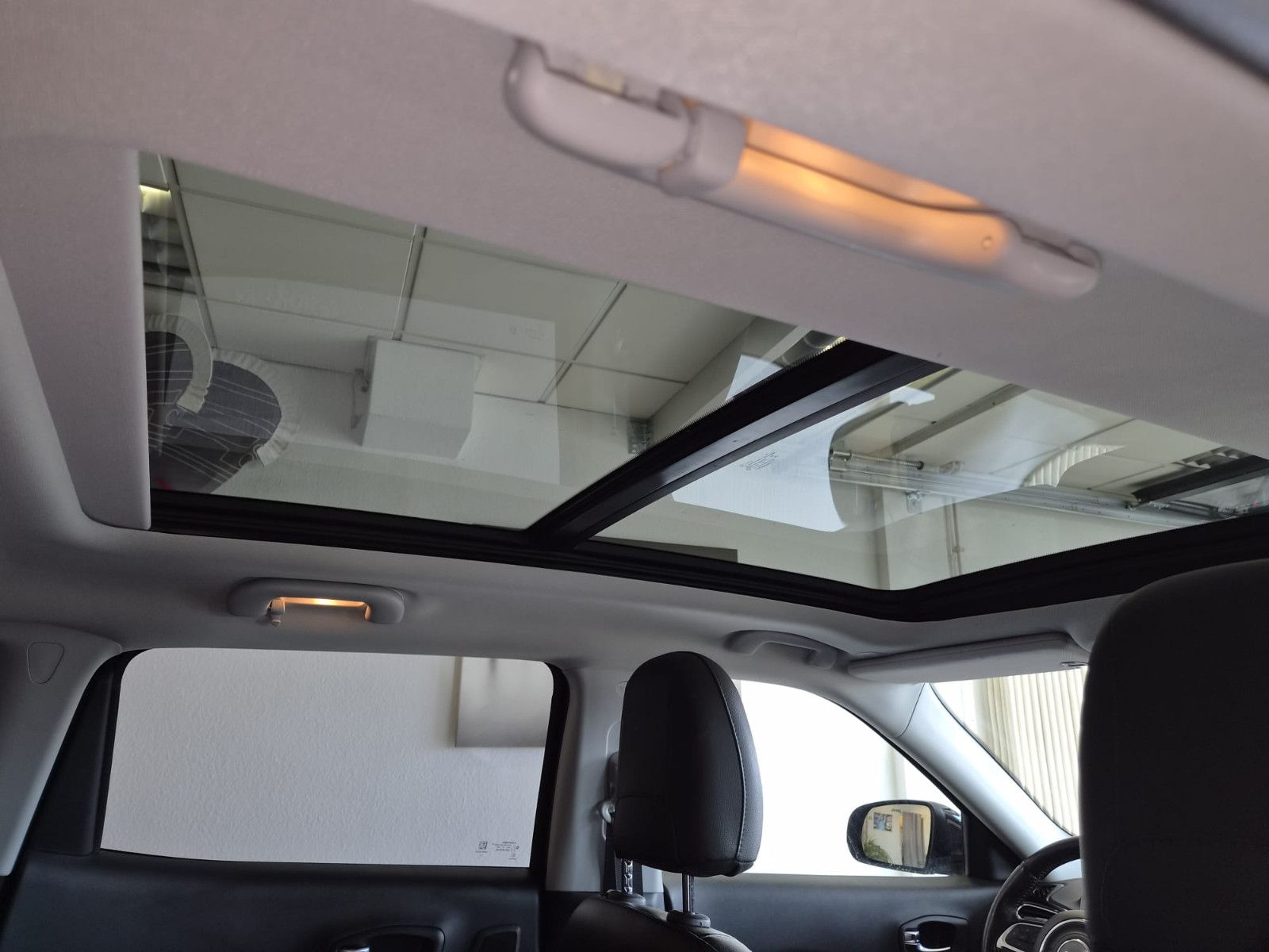 Fahrzeugabbildung Jeep Compass Limited 4WD / LED / NAVI / LEDER