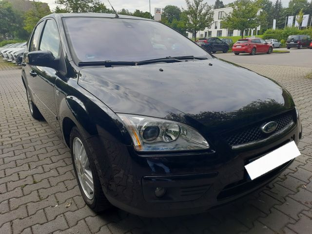 Ford Focus/Ghia/Autom./Rückfahrk./wen.Km