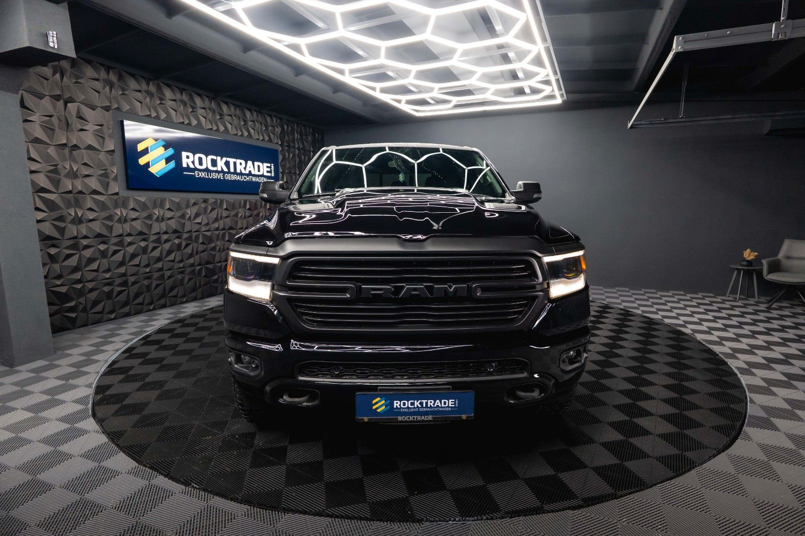 Fahrzeugabbildung Dodge RAM 5.7 V8 HEMI 4x4 Built to Serve AXLE LOCK 19%