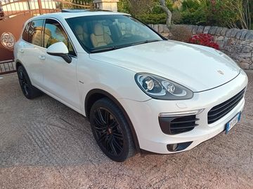 Porsche Cayenne - 1