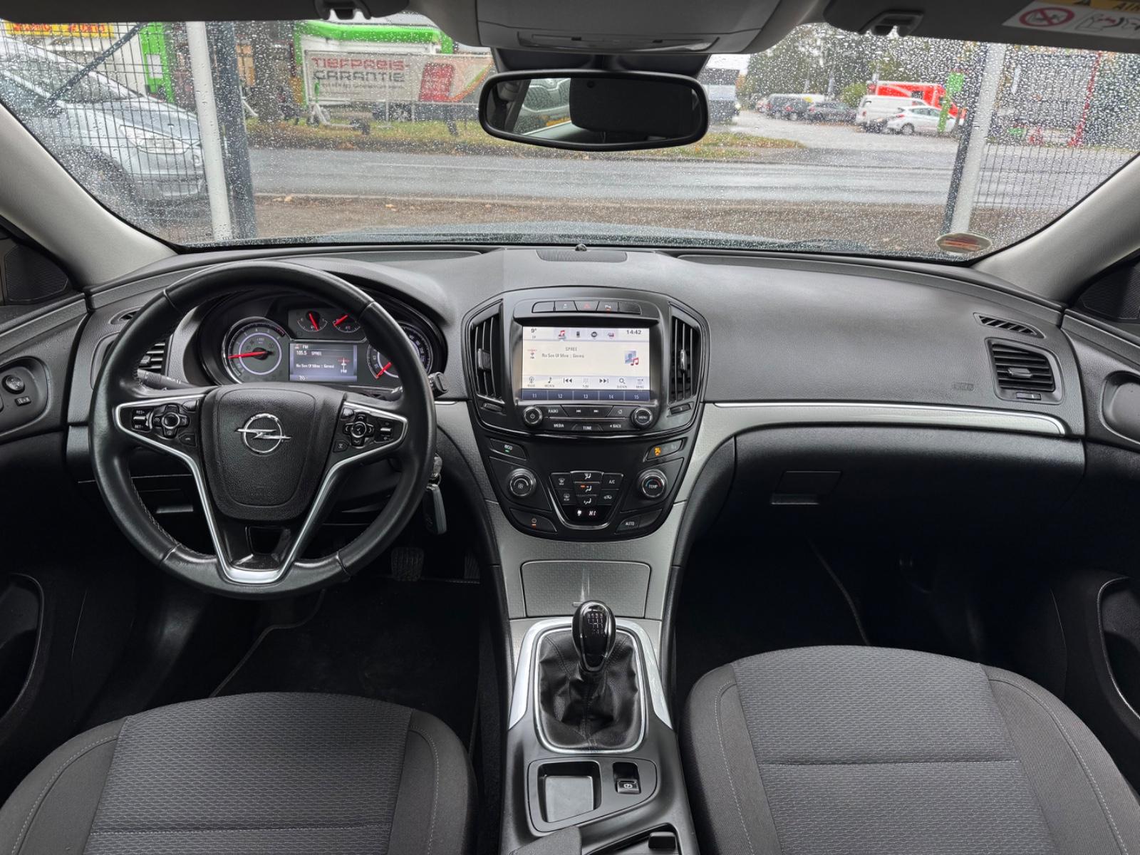 Opel Insignia 2015 — photo 17
