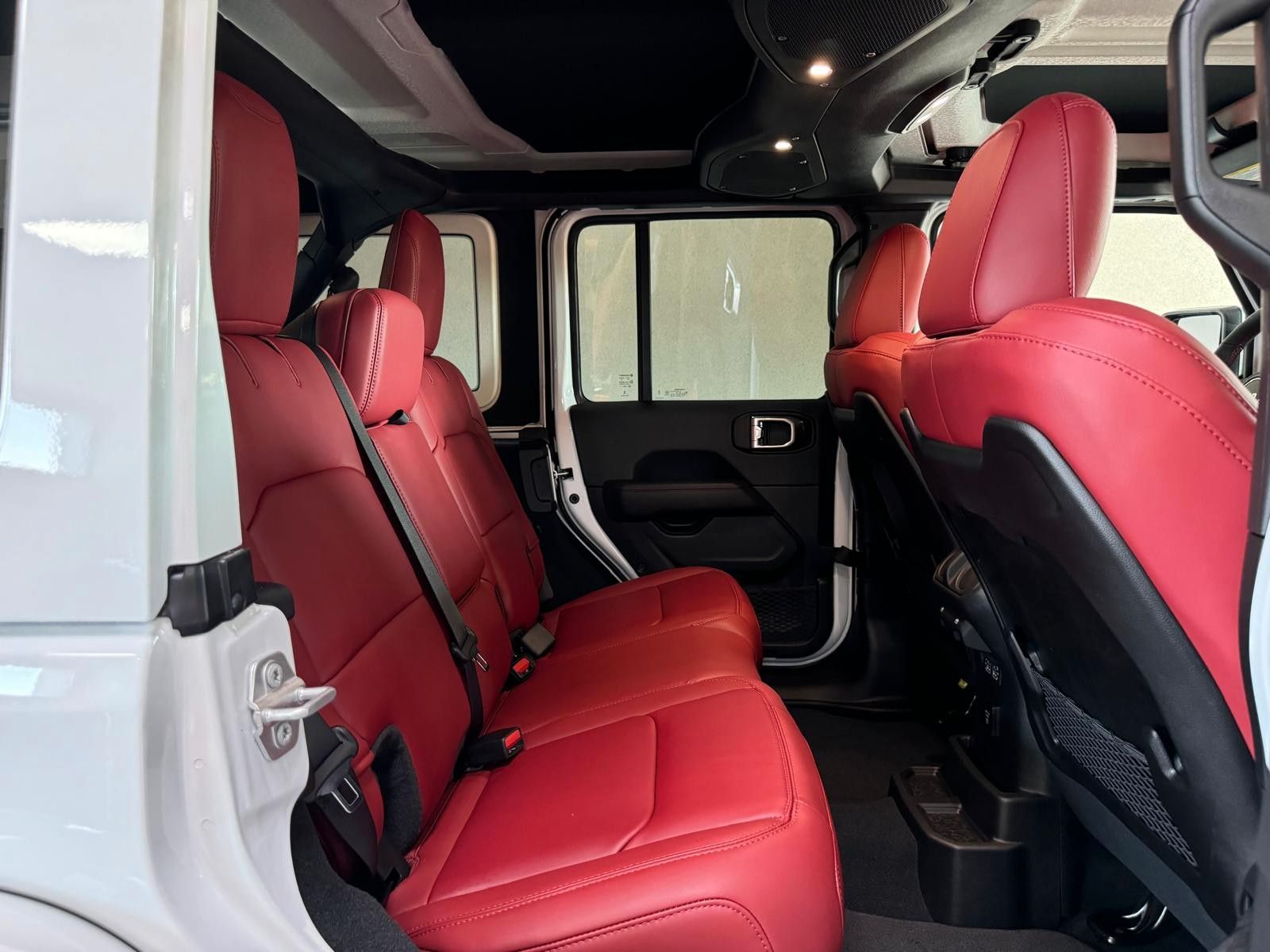 Fahrzeugabbildung Jeep RUBICON 392-V8-3" FAHRWERK-37" REIFEN-POWERSTEPS