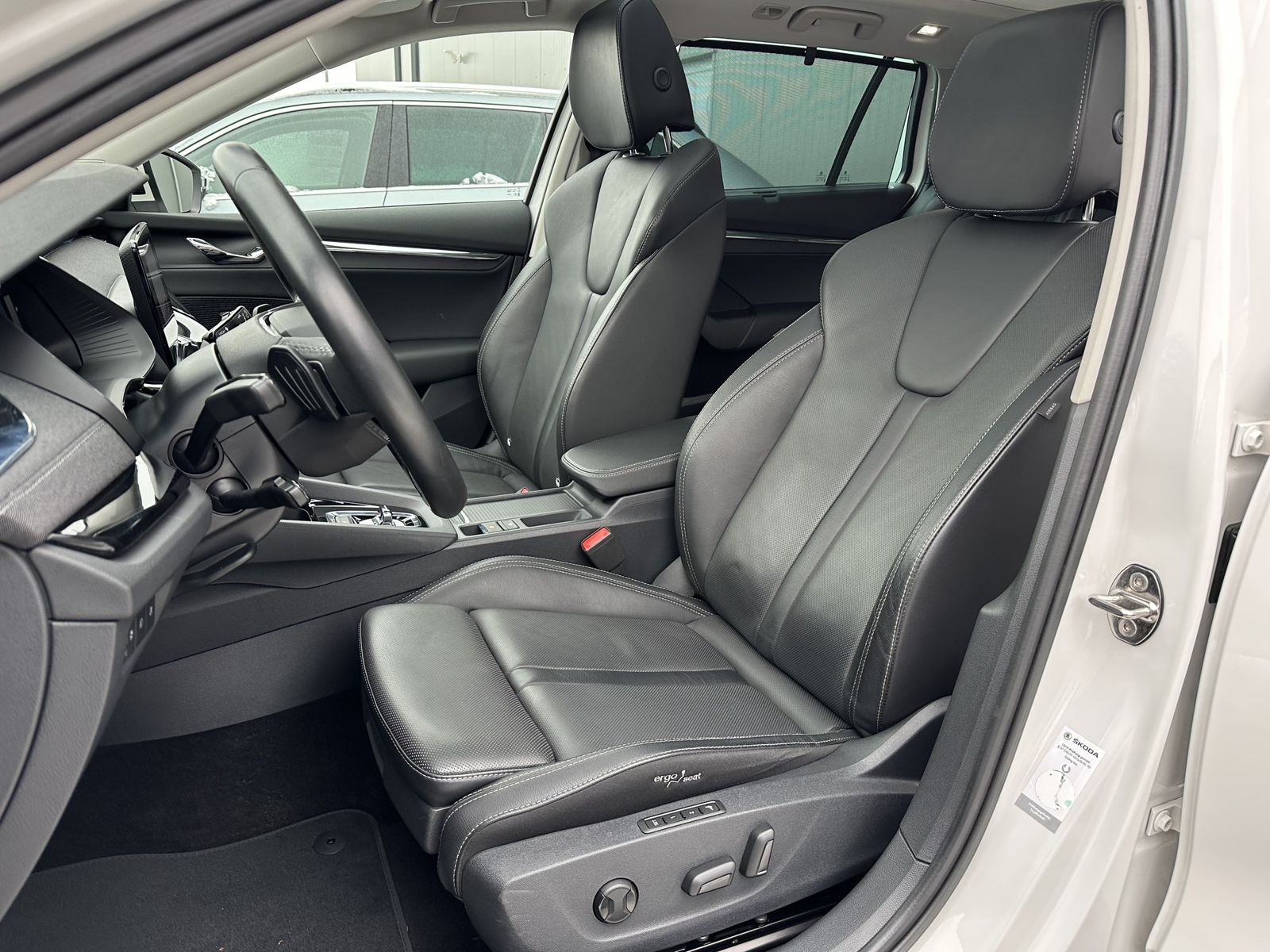 Fahrzeugabbildung SKODA Octavia Combi 2.0 TDI 4x4 Style NAV+LED+PANO+AHK