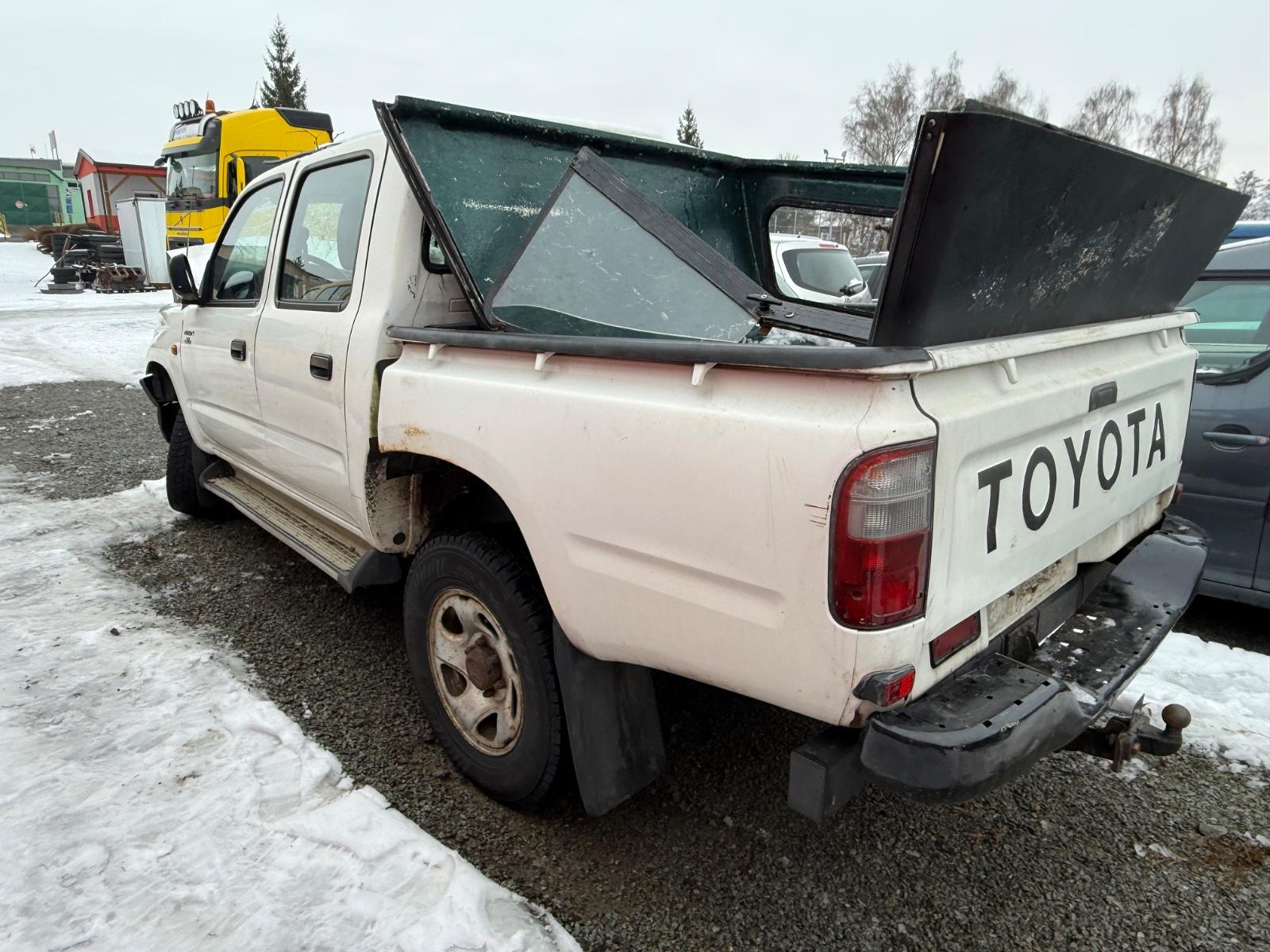 Toyota Hilux 2005 — rear view