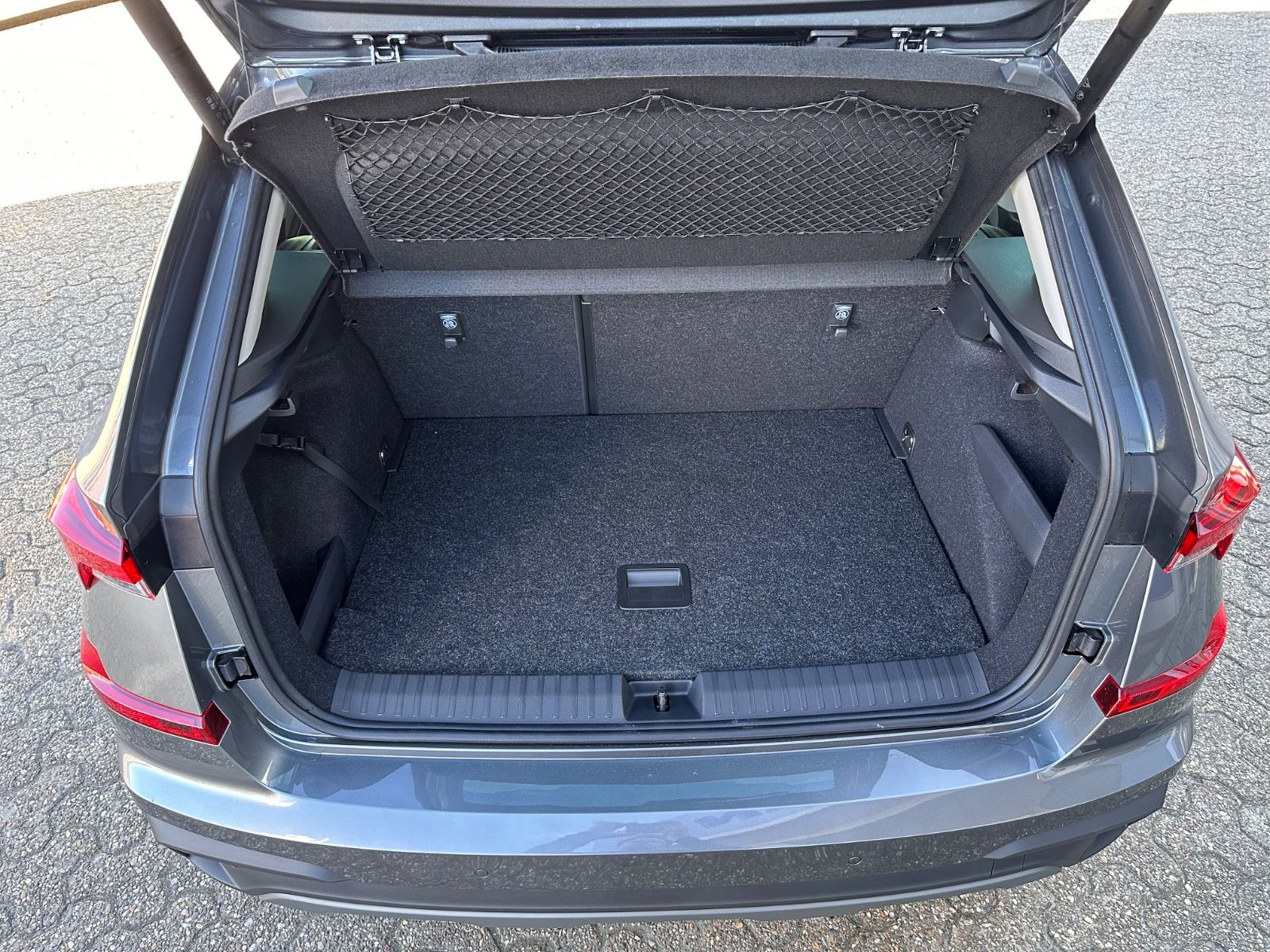 Fahrzeugabbildung SKODA Kamiq Selection 1.0 TSI DSG ACC/LED/PDC/eHeck