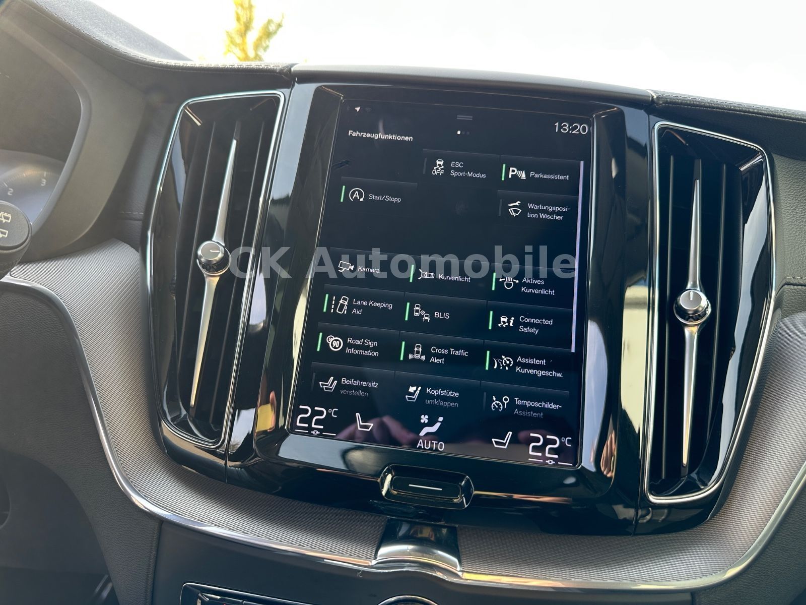 Fahrzeugabbildung Volvo XC60 B4 Inscription 2WD/Leder/Pano/LED/BLIS/360°