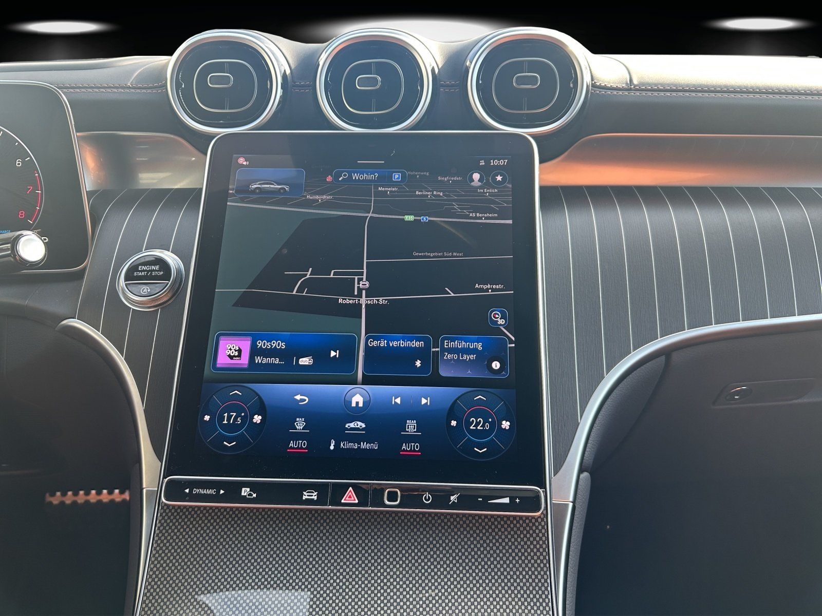 Fahrzeugabbildung Mercedes-Benz GLC 300 Cpé AMG Prem+ AIRMATIC Sitzklima AHK 20"