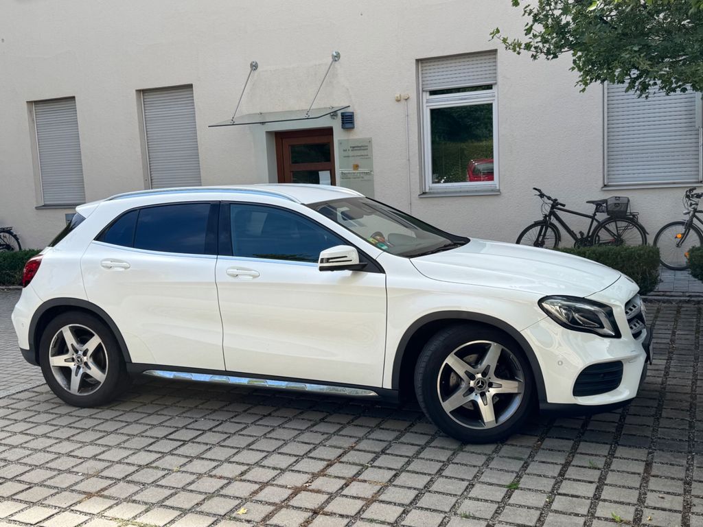 Image of Mercedes-Benz GLA 220