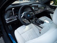 BMW M760 – 11 / 32